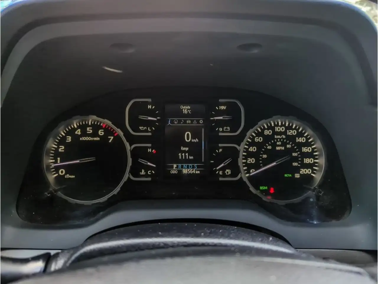 Toyota Tundra снимка Toyota Tundra