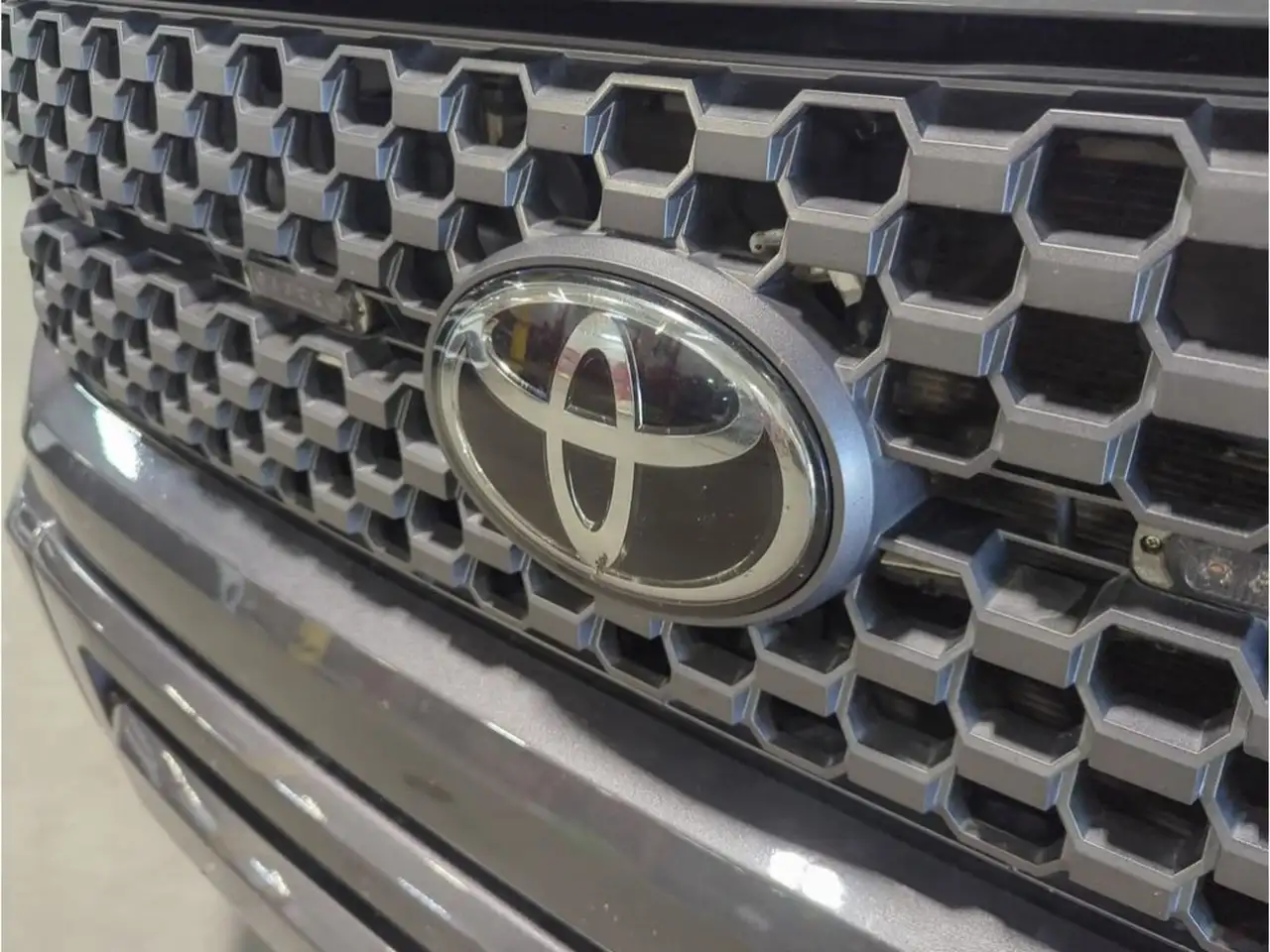 Toyota Tundra снимка Toyota Tundra