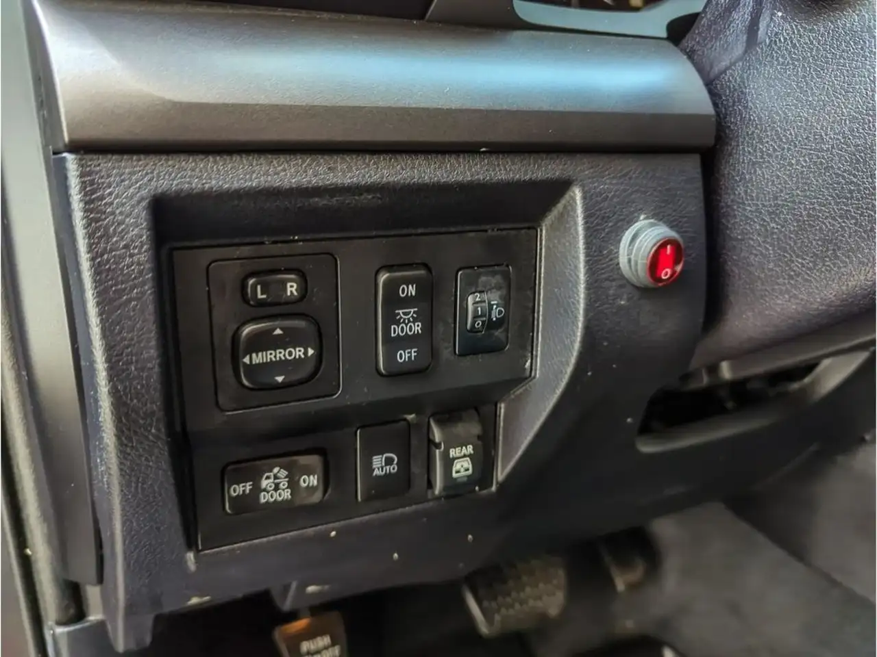 Toyota Tundra снимка Toyota Tundra