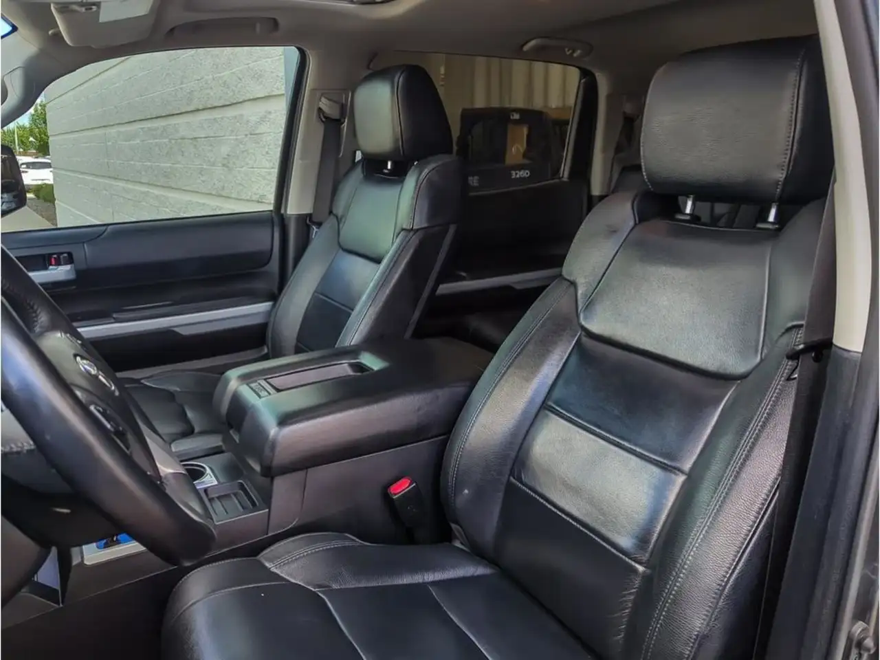 Toyota Tundra снимка Toyota Tundra