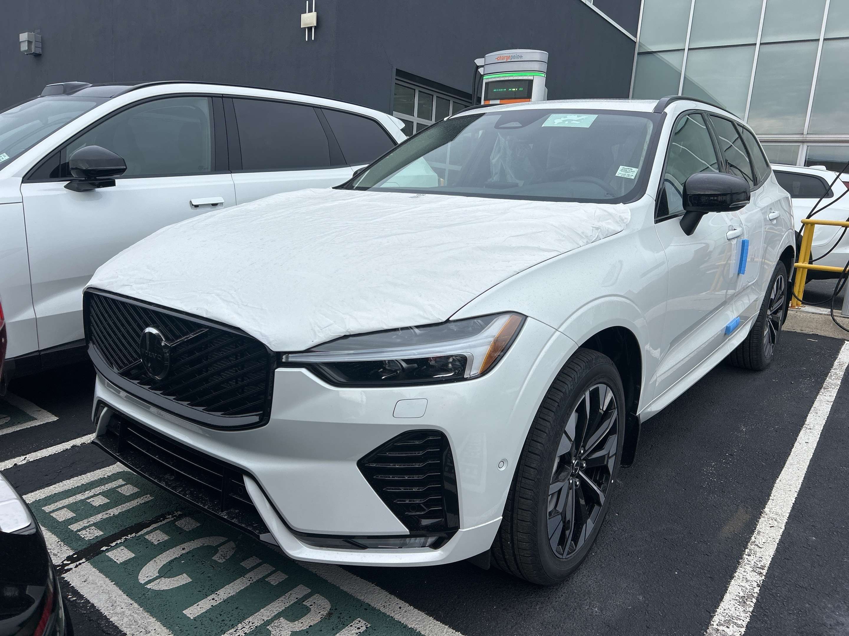 2026 Volvo XC60 B5 Plus Dark Theme