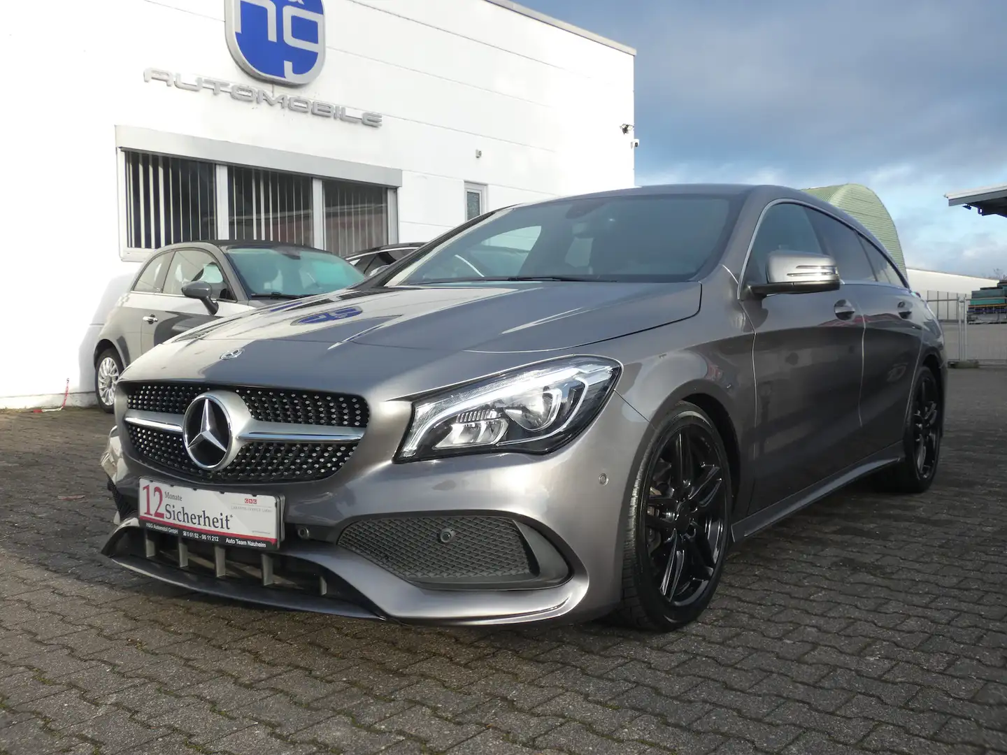 Mercedes-Benz CLA 180 AMG-Line Automatik *NAVI* Grau - 1