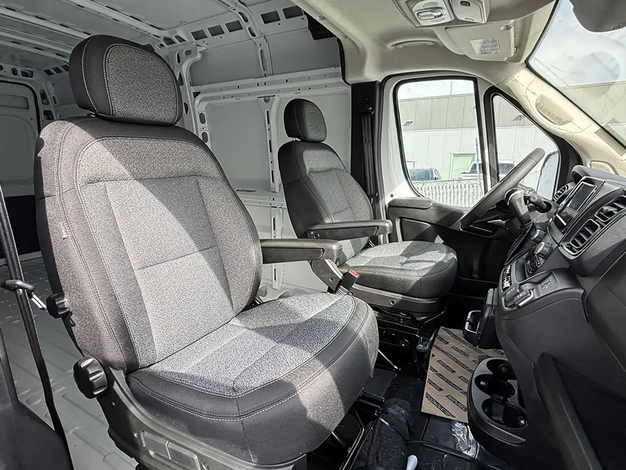 RAM ProMaster 3500 снимка RAM ProMaster 3500