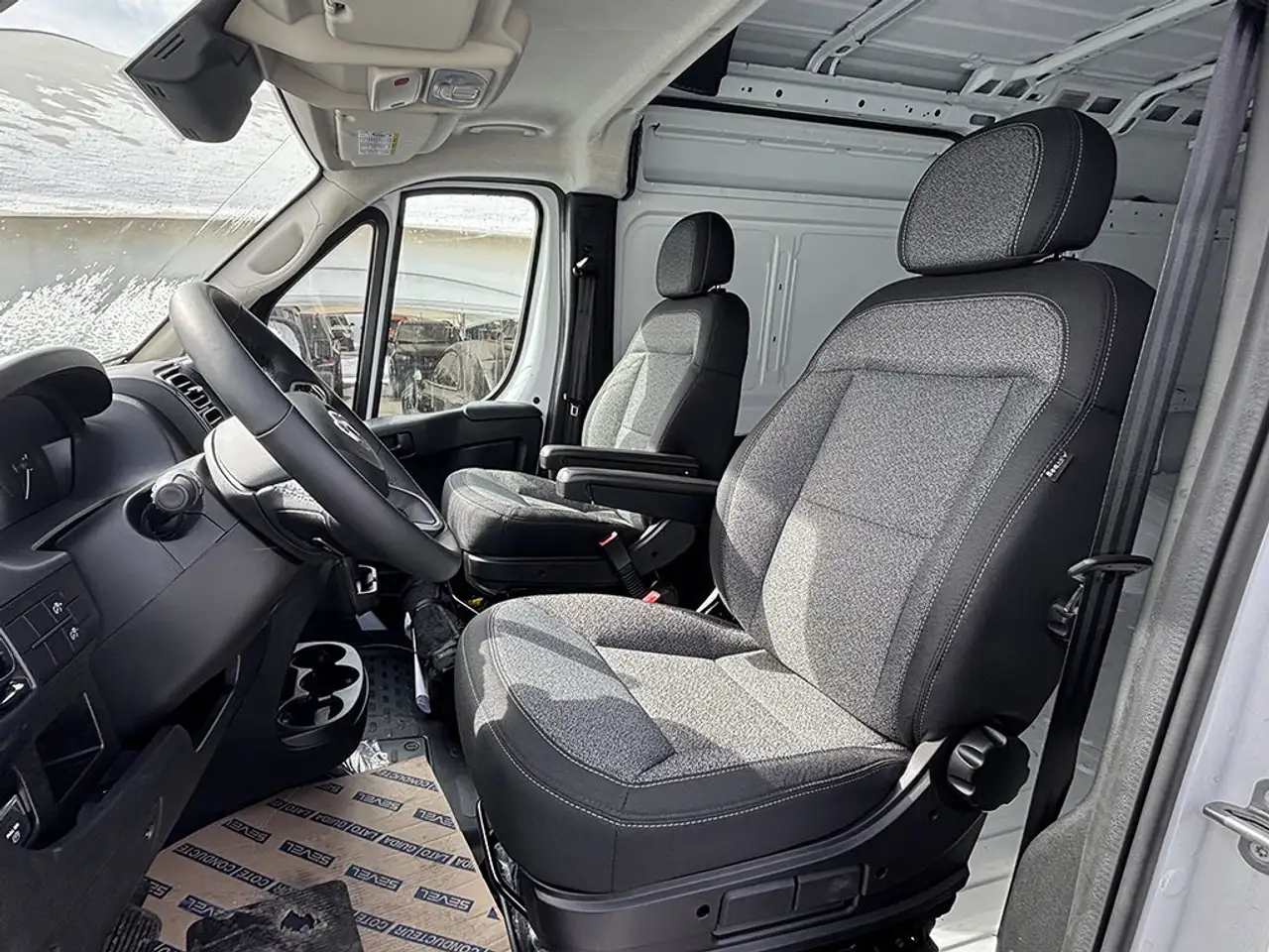 RAM ProMaster 3500 снимка RAM ProMaster 3500