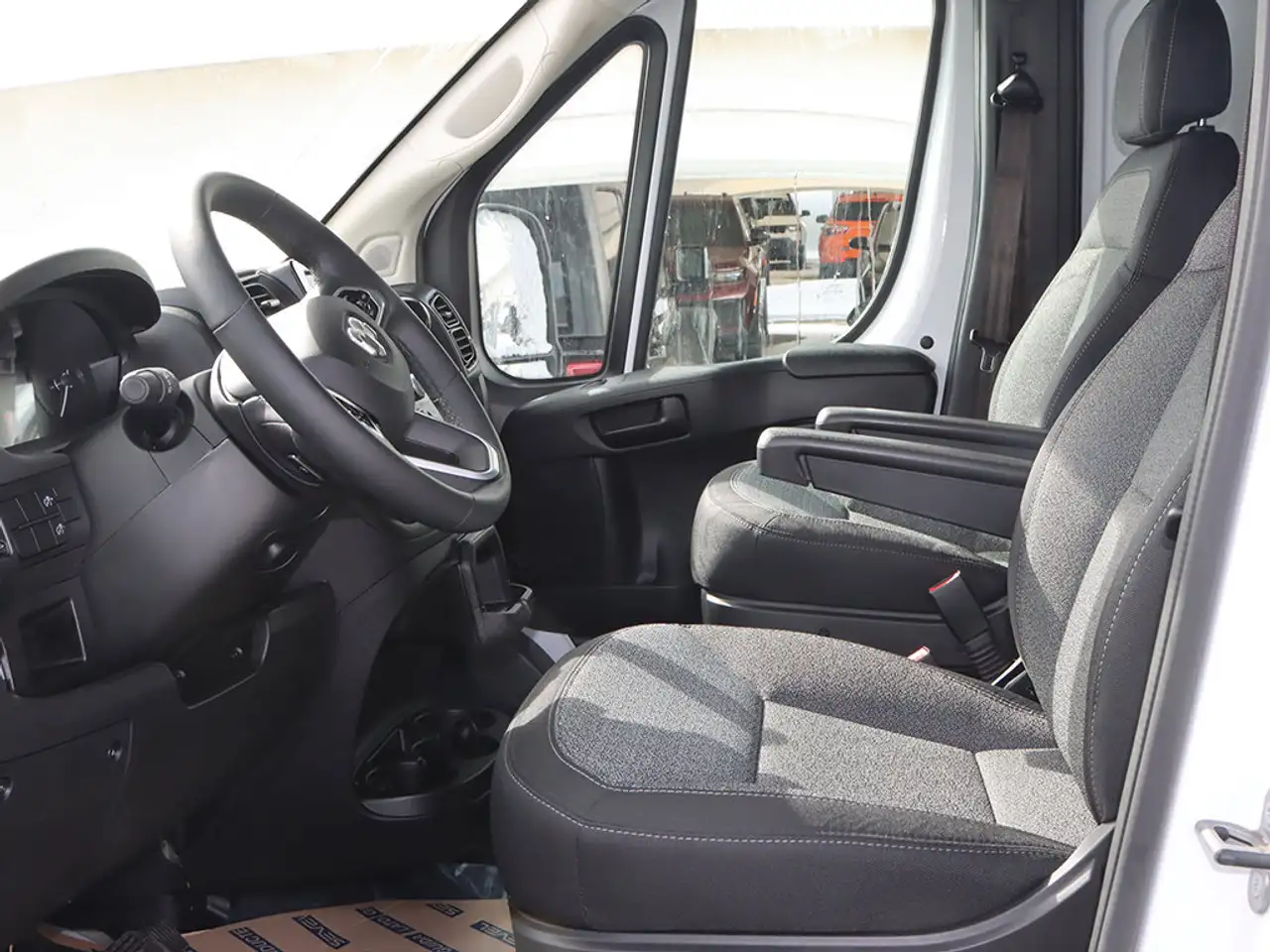 RAM ProMaster 3500 снимка RAM ProMaster 3500