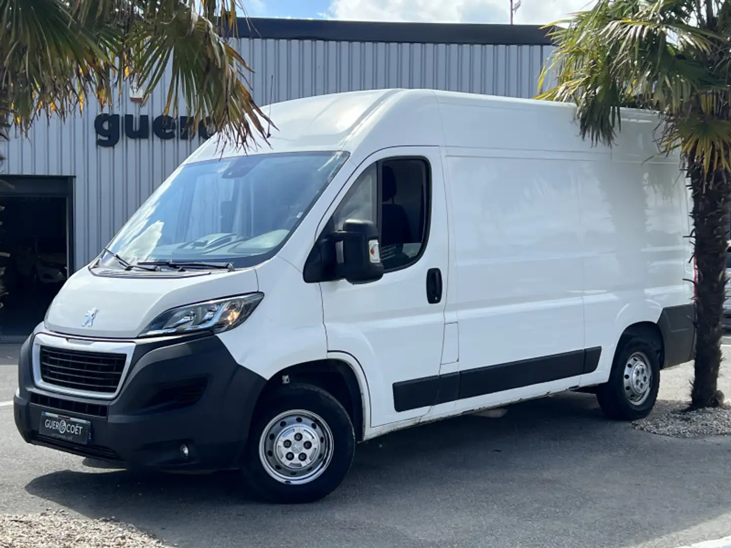 Peugeot Boxer 330 L2H2 2.2 BLUEHDI S\u0026S 120CH ASPHALT Blanc - 2