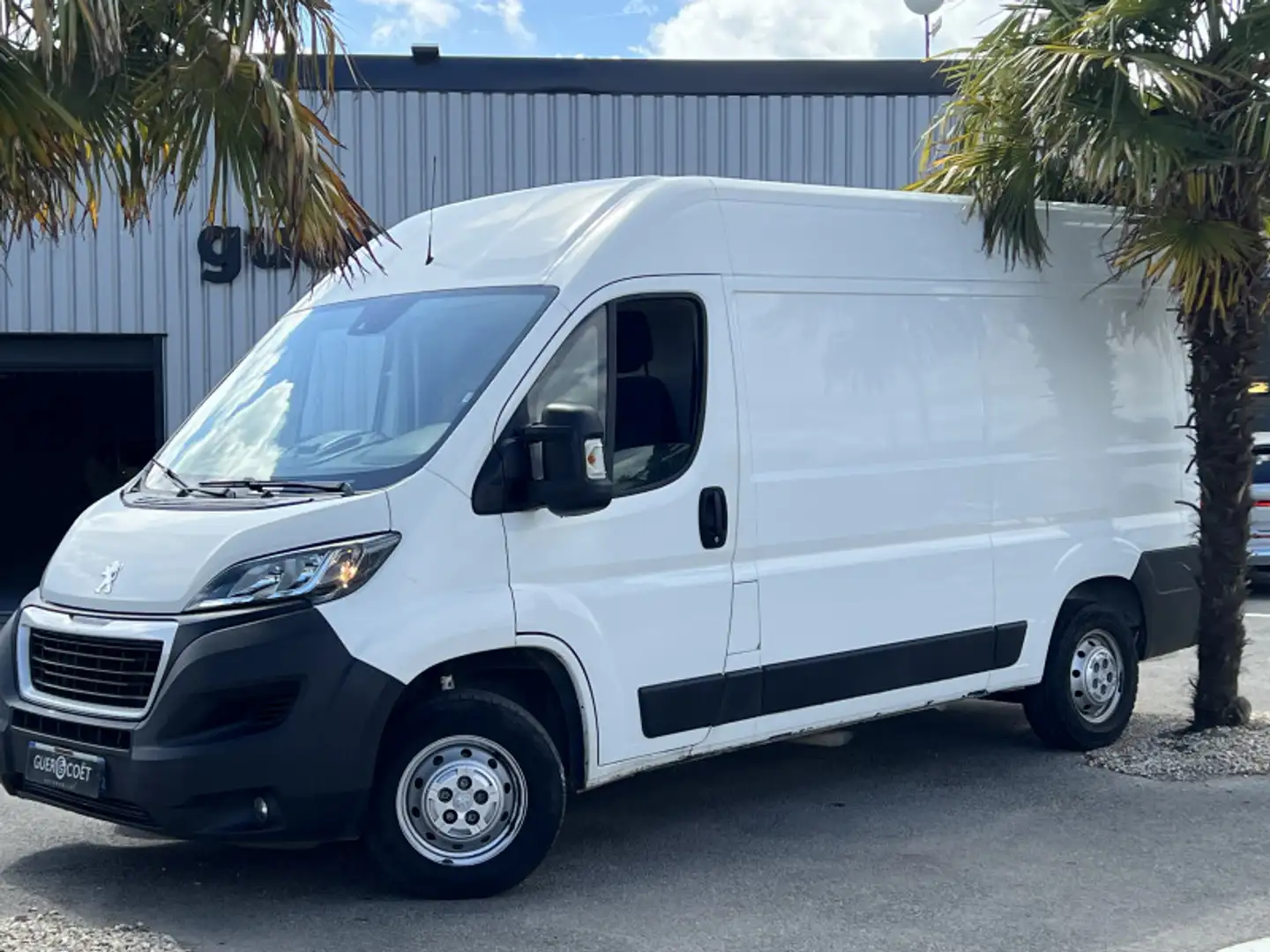 Peugeot Boxer 330 L2H2 2.2 BLUEHDI S\u0026S 120CH ASPHALT Blanc - 1