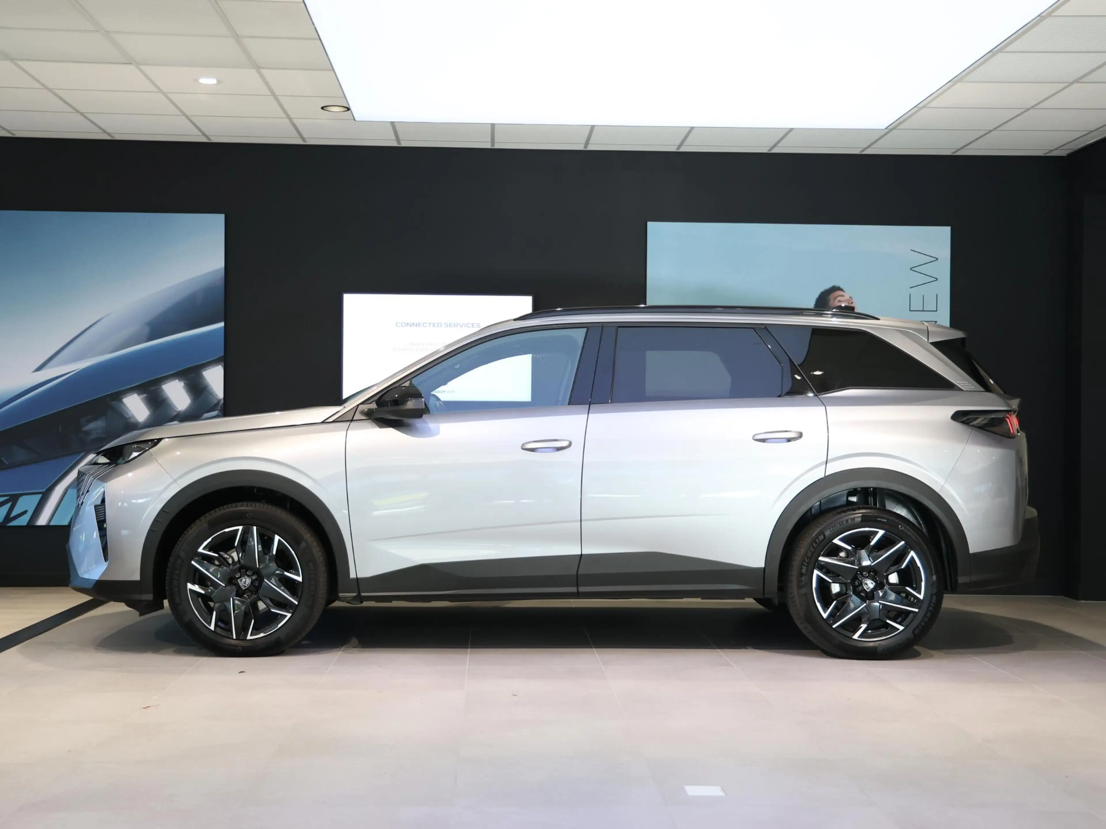 Peugeot 5008 SUV Allure Hybrid 145pk Automaat | 7 Zitplaatsen | — photo 2