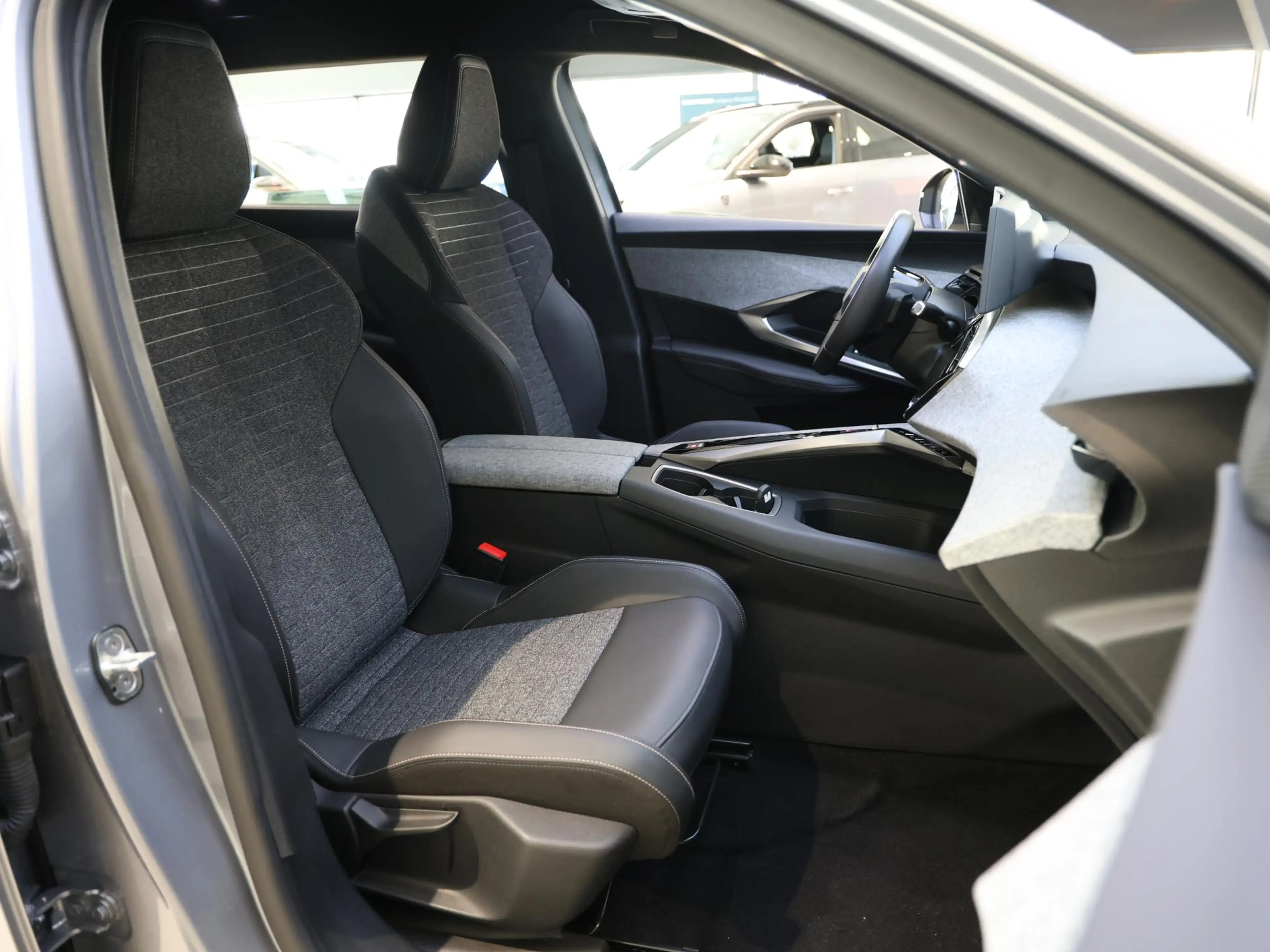 Peugeot 5008 SUV Allure Hybrid 145pk Automaat | 7 Zitplaatsen | — photo 10