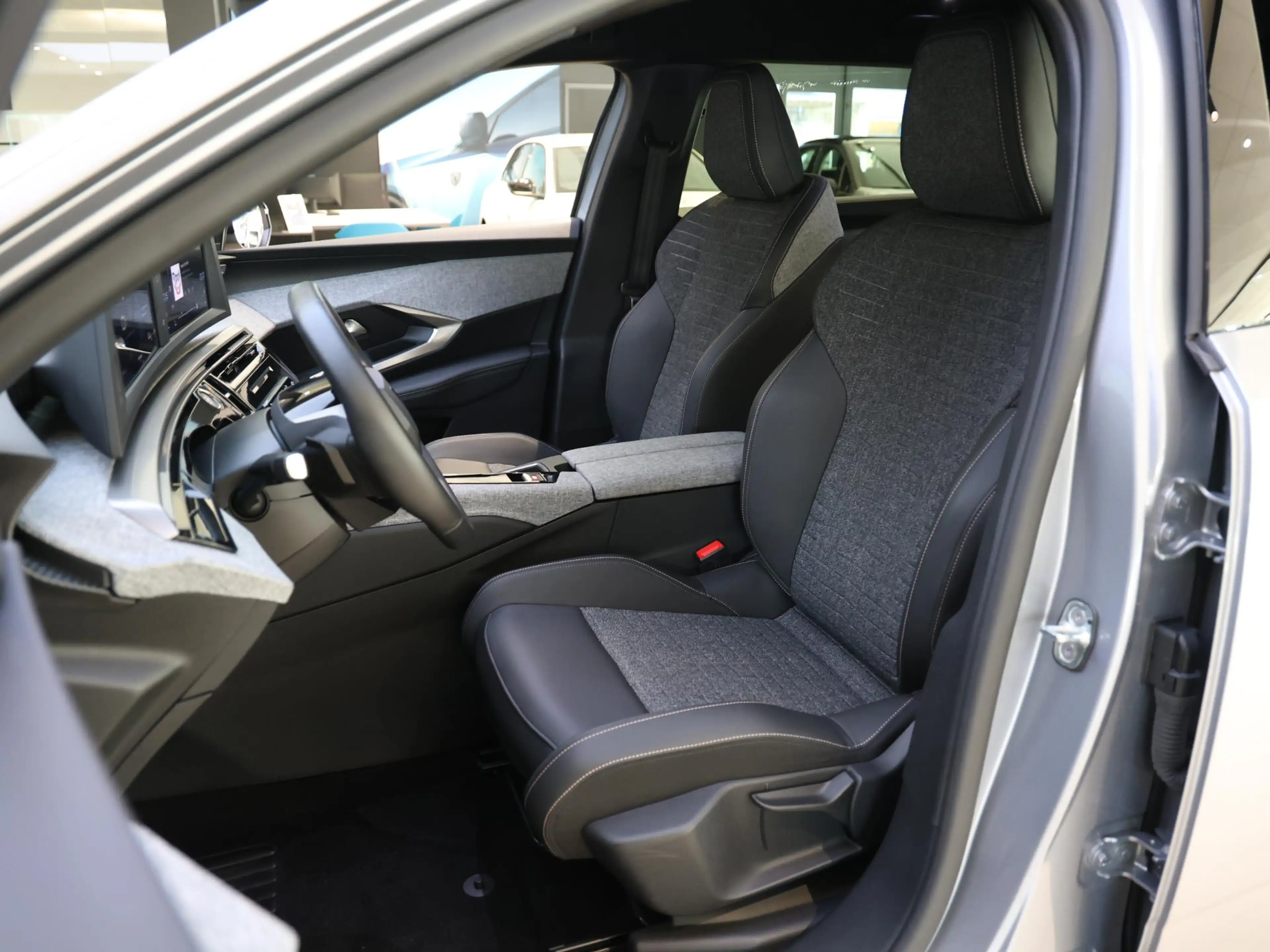 Peugeot 5008 SUV Allure Hybrid 145pk Automaat | 7 Zitplaatsen | — photo 12