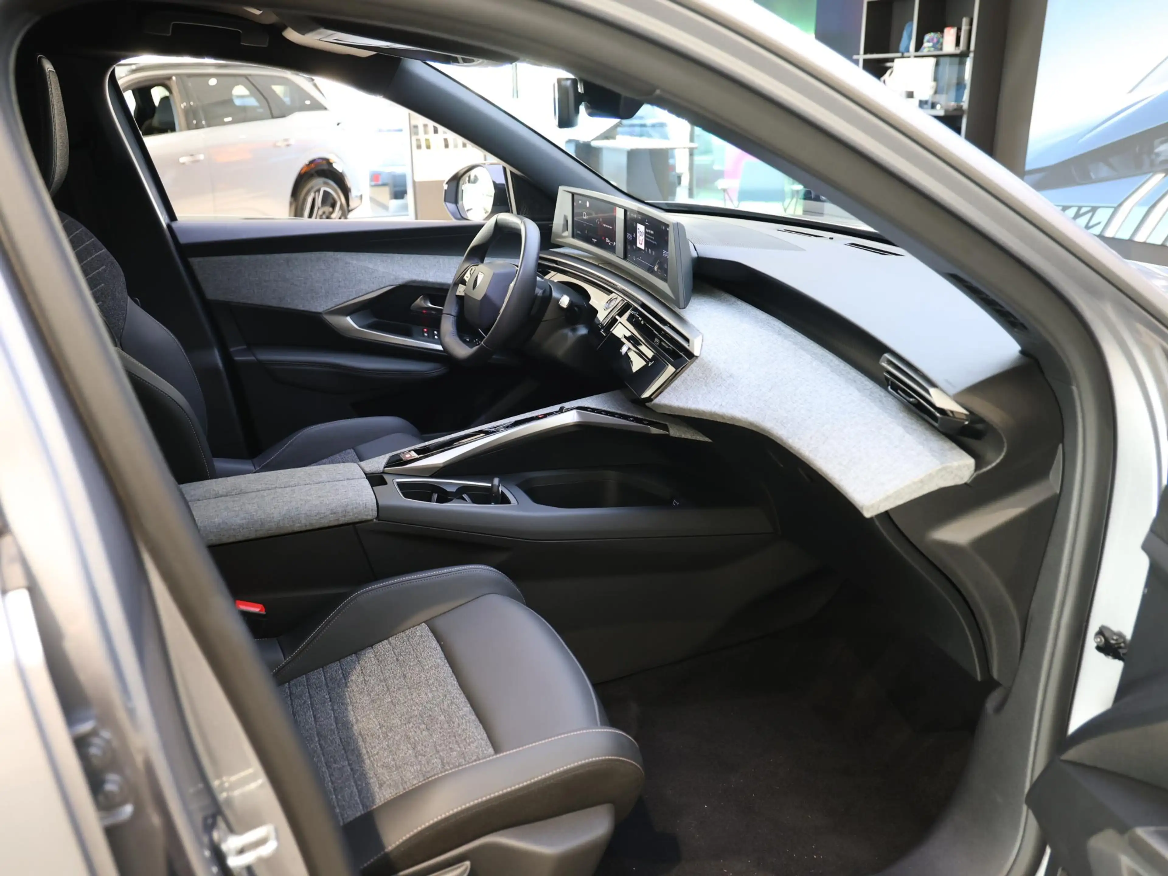 Peugeot 5008 SUV Allure Hybrid 145pk Automaat | 7 Zitplaatsen | — photo 9