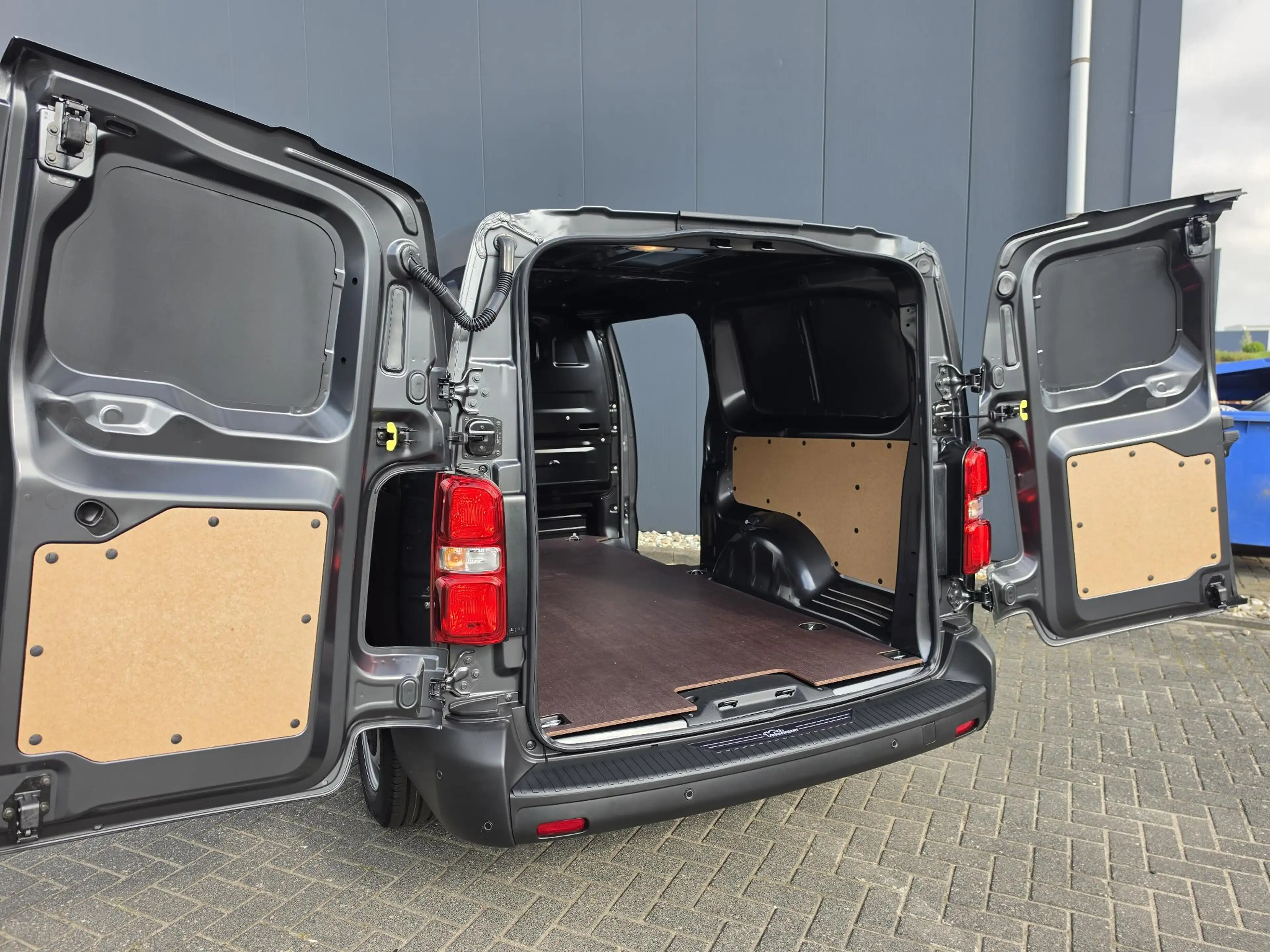 Toyota Proace Long Worker Electric 10th Anniversary 75 kWh L2 | — photo 14