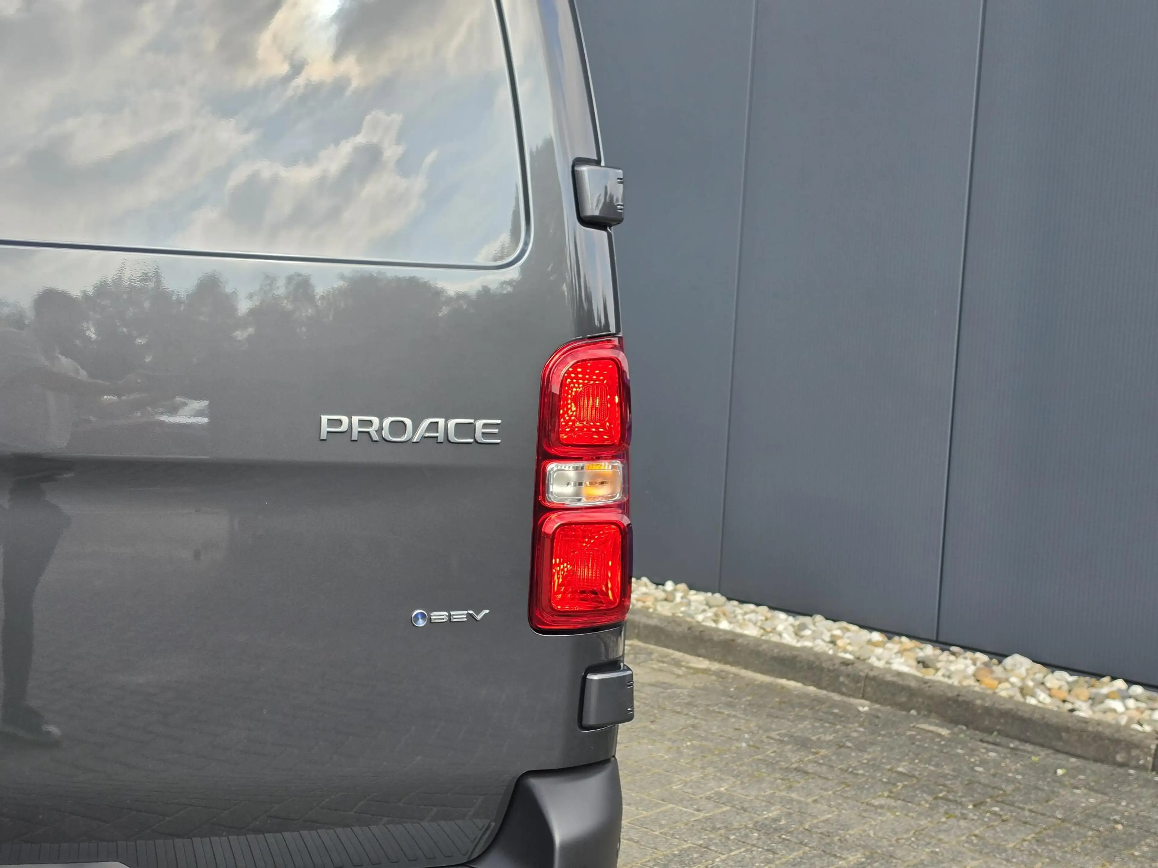Toyota Proace Long Worker Electric 10th Anniversary 75 kWh L2 | — photo 10