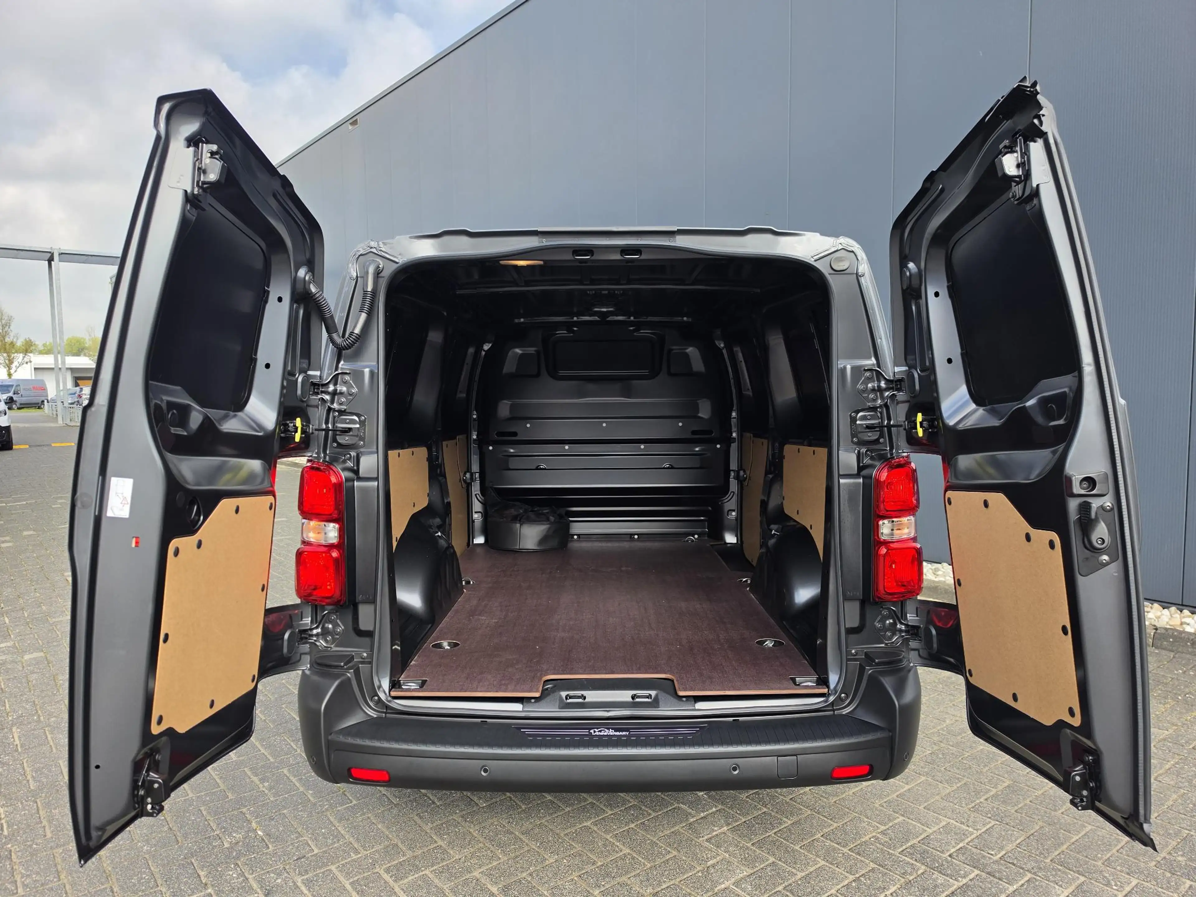 Toyota Proace Long Worker Electric 10th Anniversary 75 kWh L2 | — photo 12