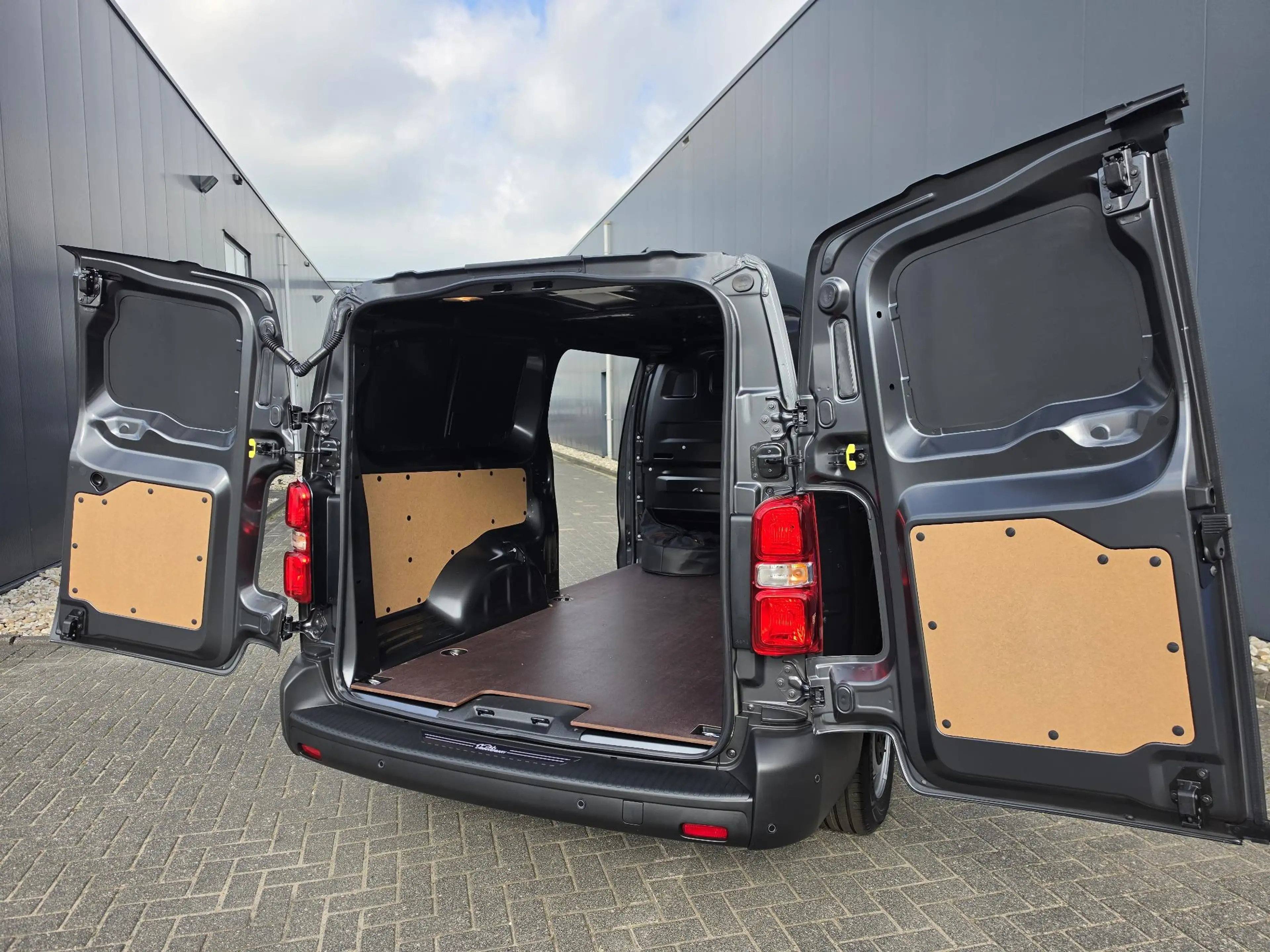 Toyota Proace Long Worker Electric 10th Anniversary 75 kWh L2 | — photo 13