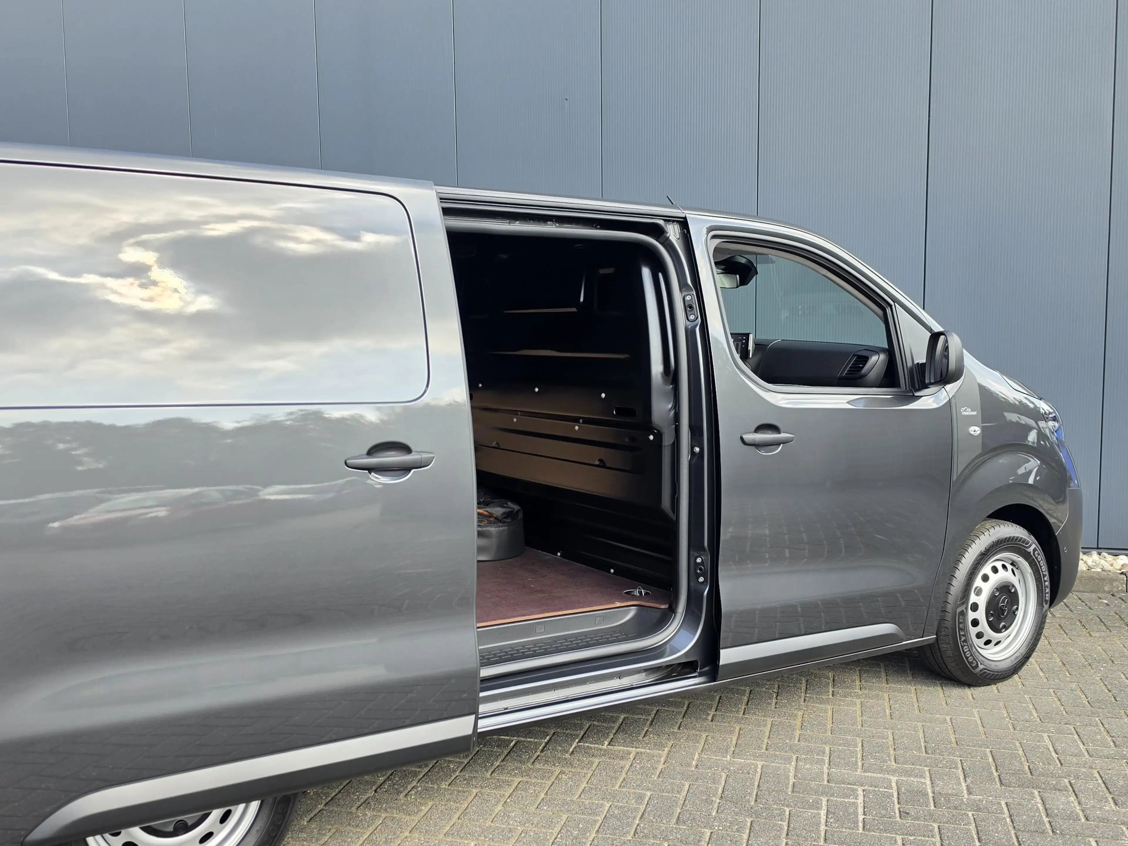 Toyota Proace Long Worker Electric 10th Anniversary 75 kWh L2 | — photo 7