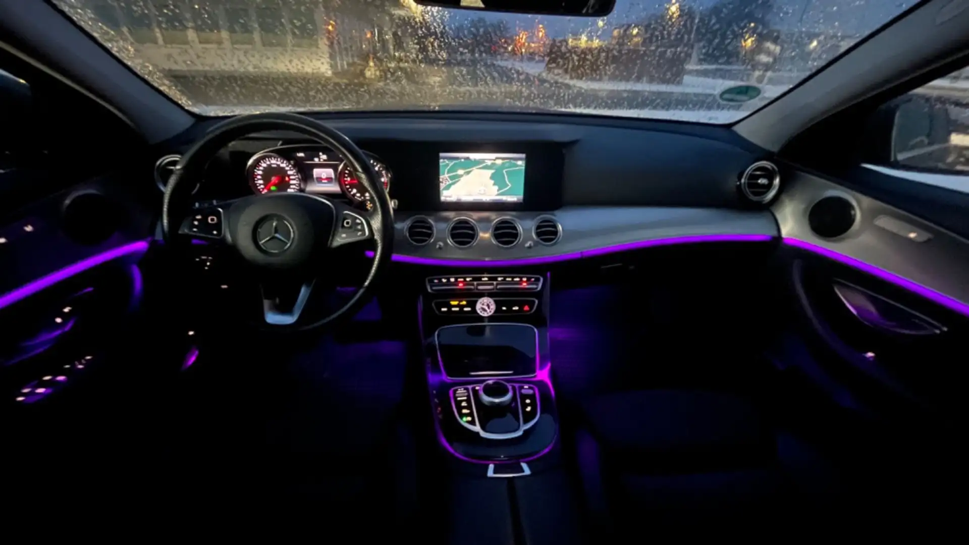 Mercedes-Benz E 220 T-Modell E 220 d Avantgarde, LED,AHK,Navi, Grau - 1