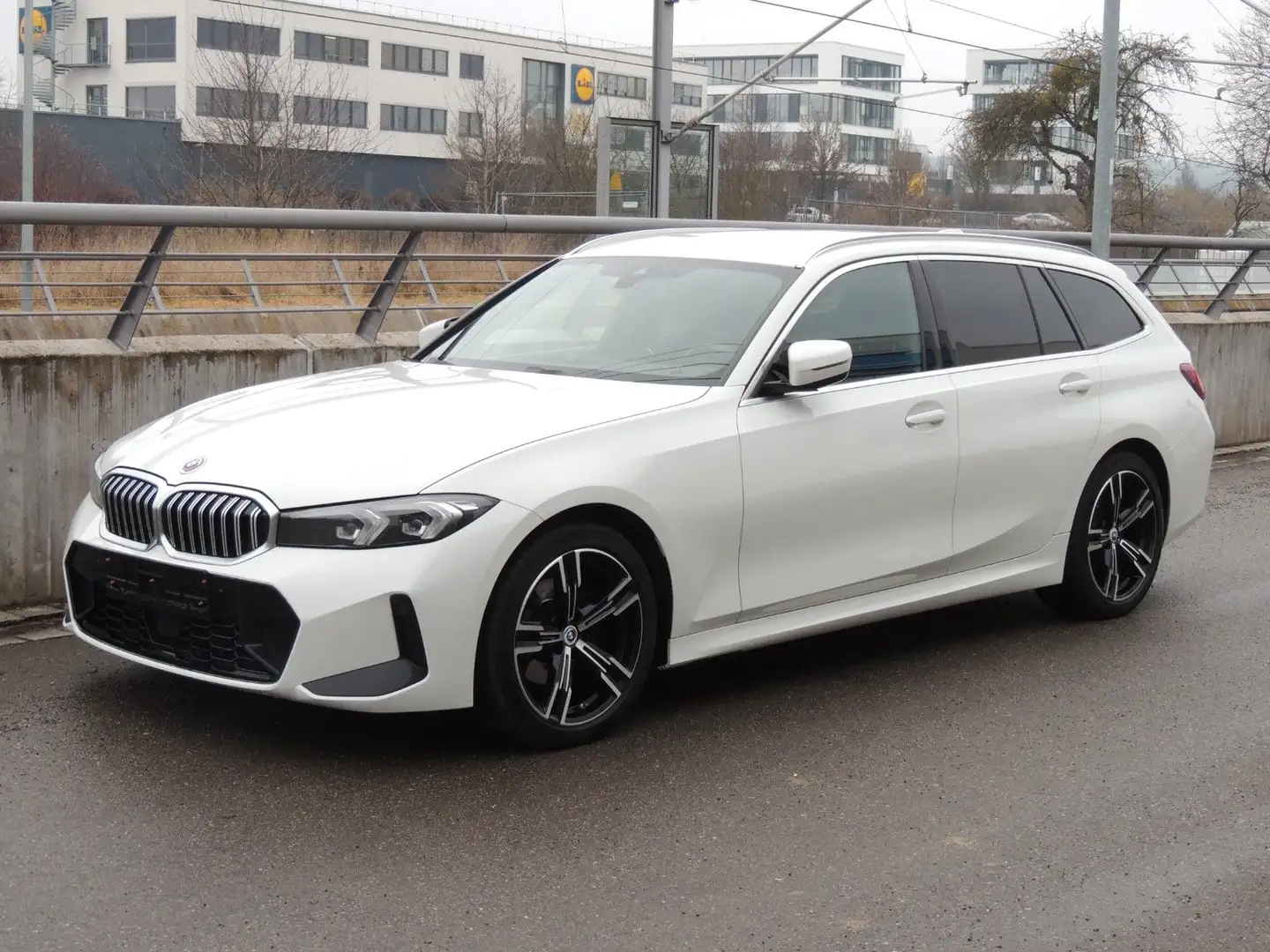 BMW 320 d xDrive M Sport*Live Cockpit Plus*LED*Distro Blanc - 1