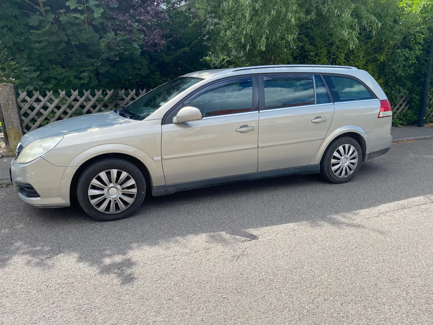 Opel Vectra Vectra 1.8 Caravan Edition Plus Silber - 1