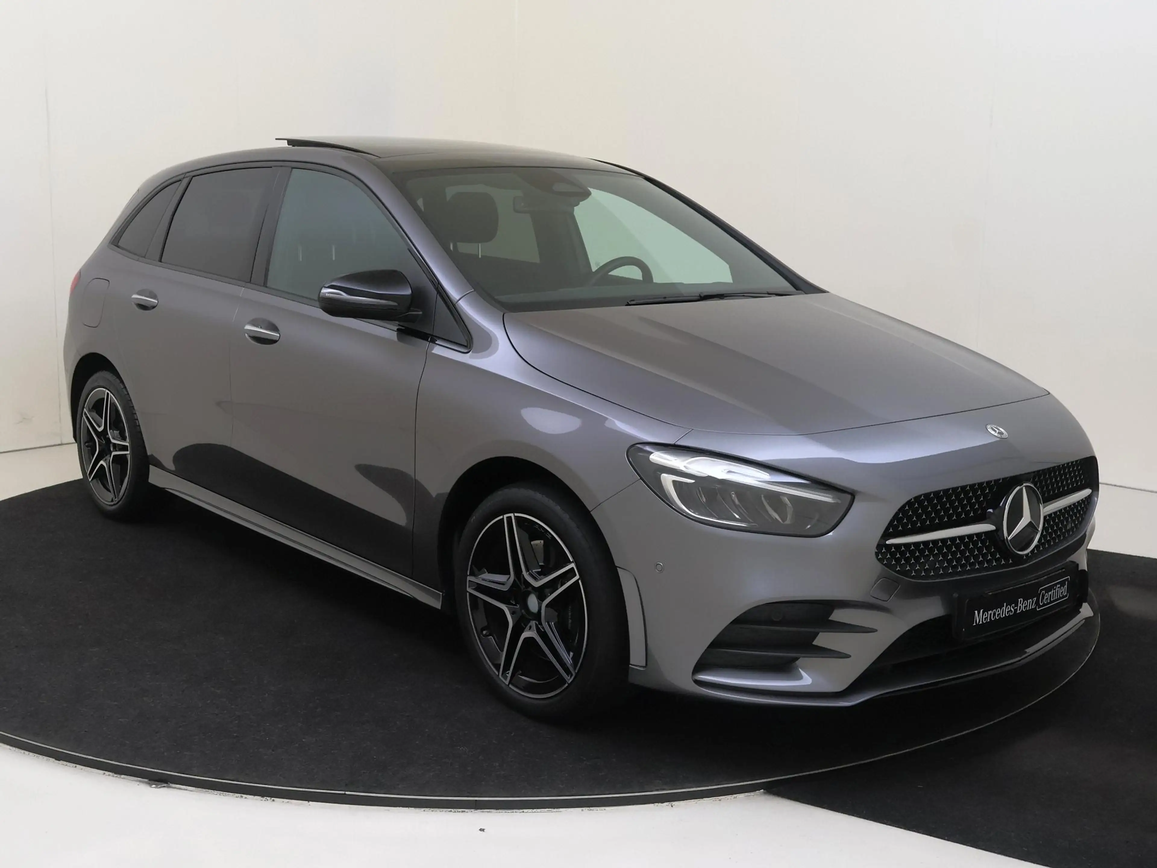 Mercedes-Benz B 250 e Star Edition AMG Line /Panoramadak /Nightpakket — photo 5