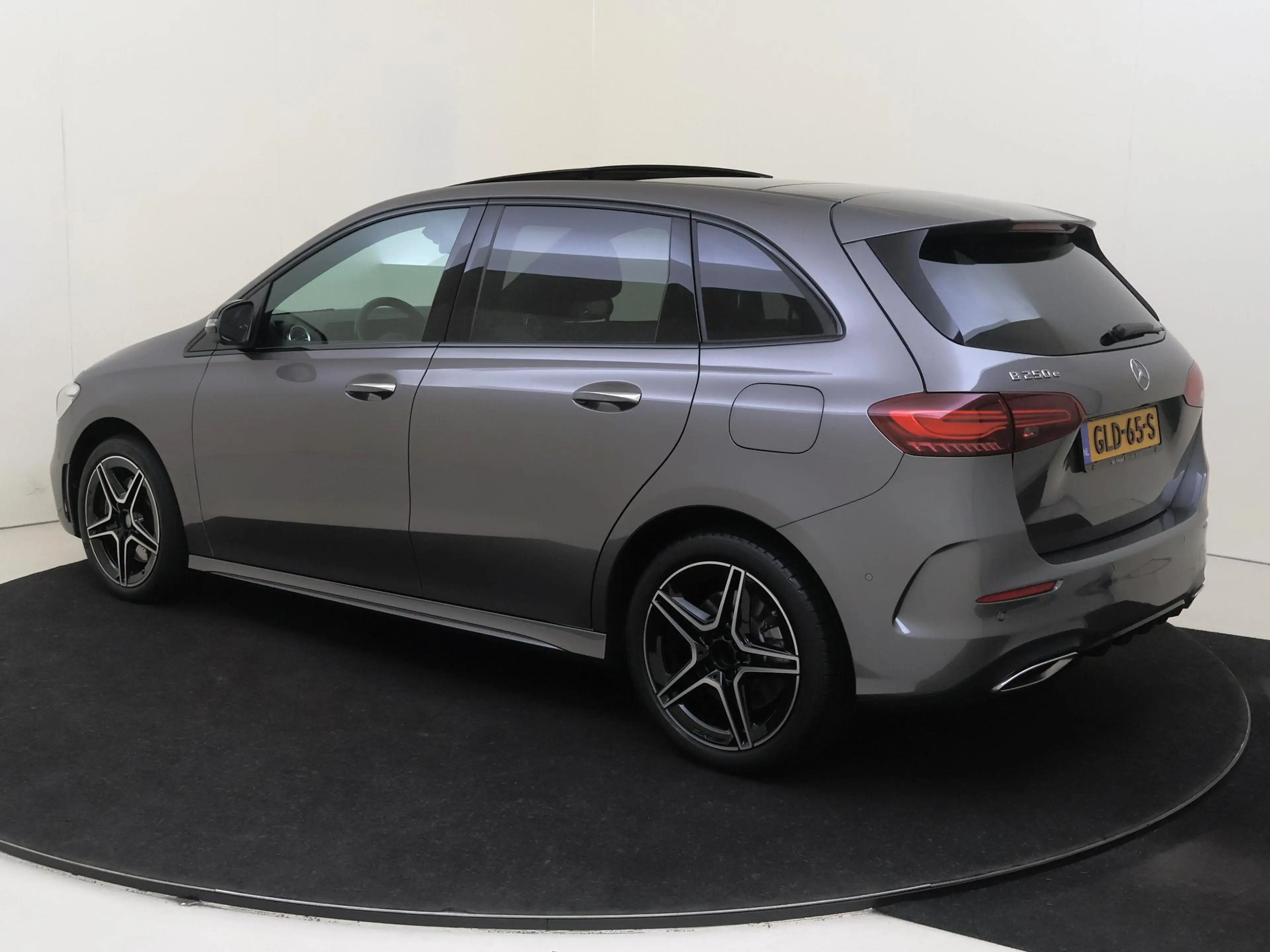 Mercedes-Benz B 250 e Star Edition AMG Line /Panoramadak /Nightpakket — photo 6