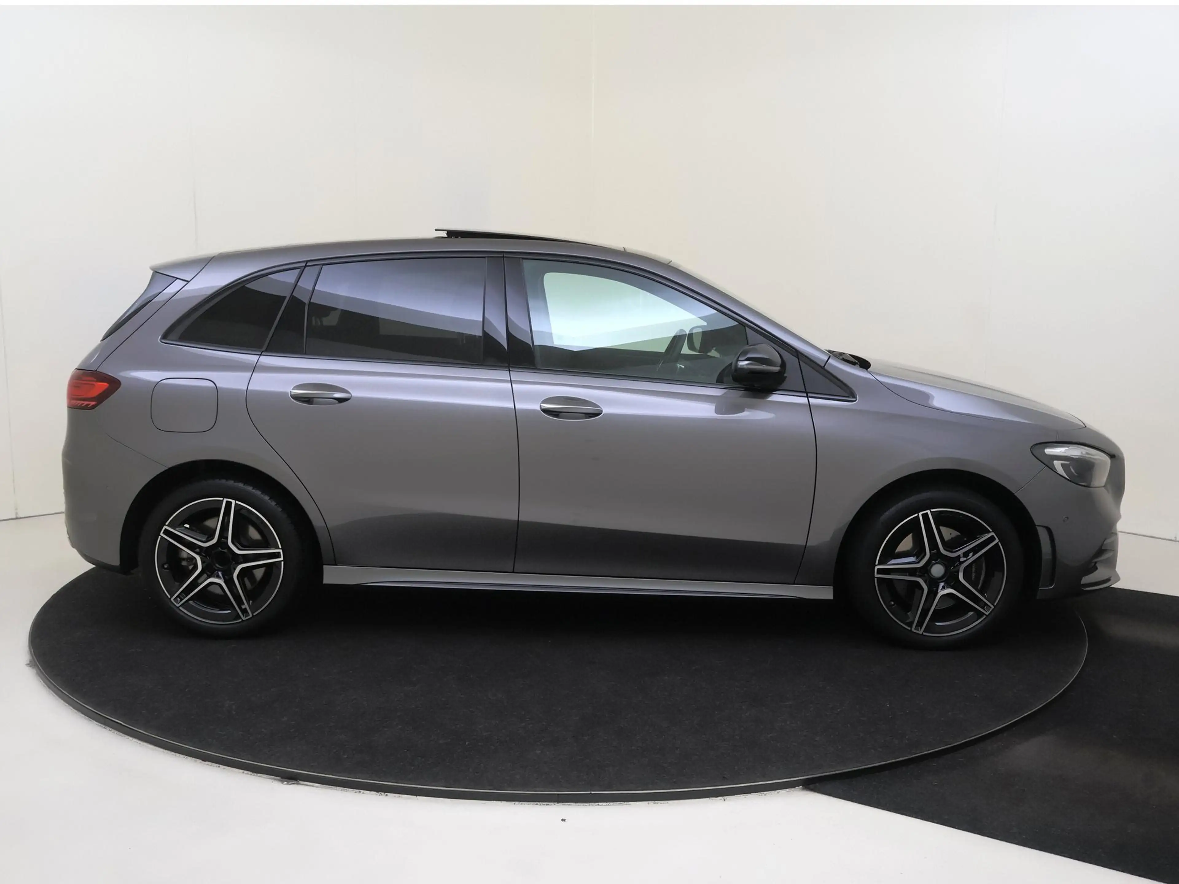 Mercedes-Benz B 250 e Star Edition AMG Line /Panoramadak /Nightpakket — photo 10