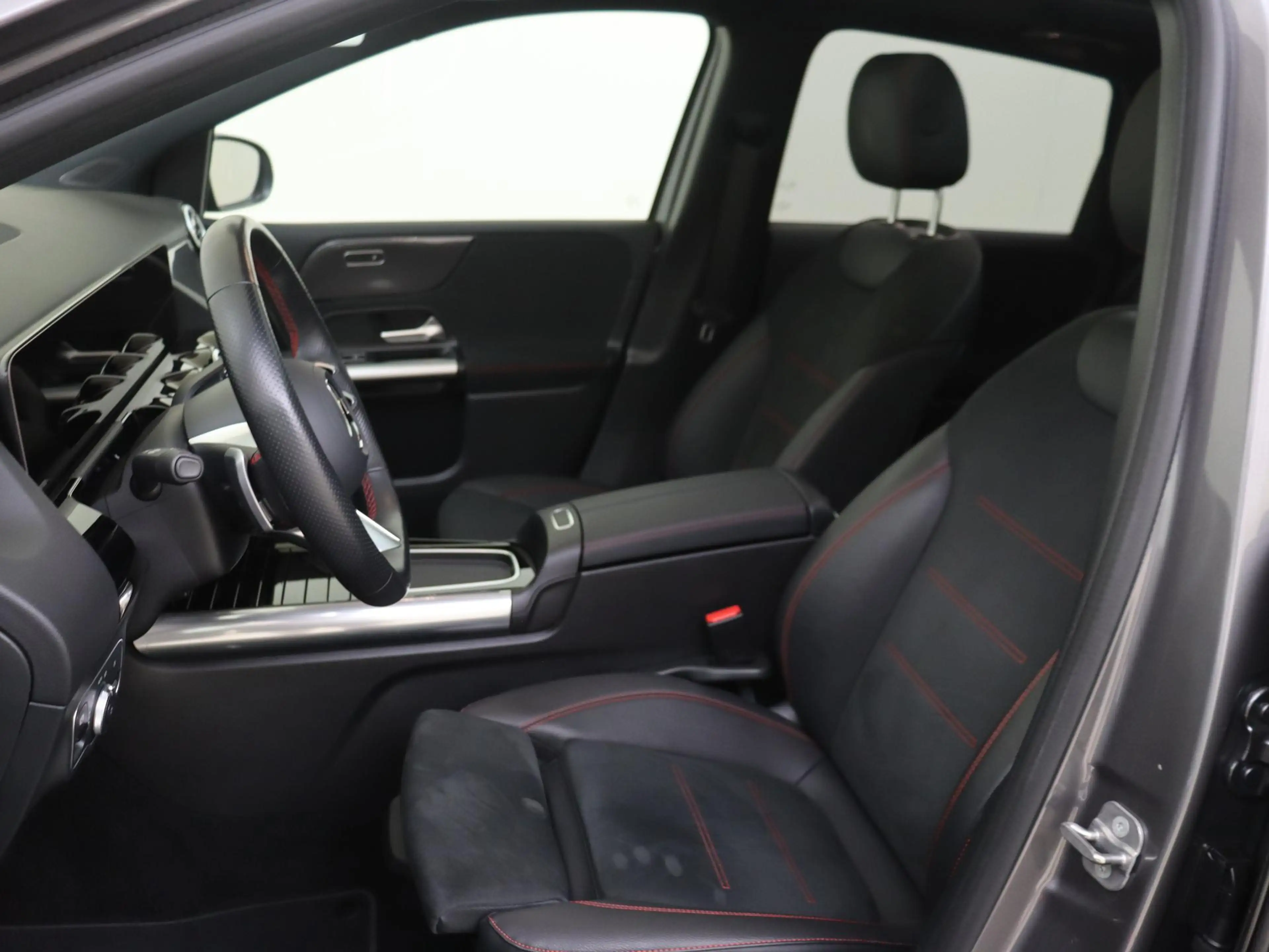 Mercedes-Benz B 250 e Star Edition AMG Line /Panoramadak /Nightpakket — photo 3
