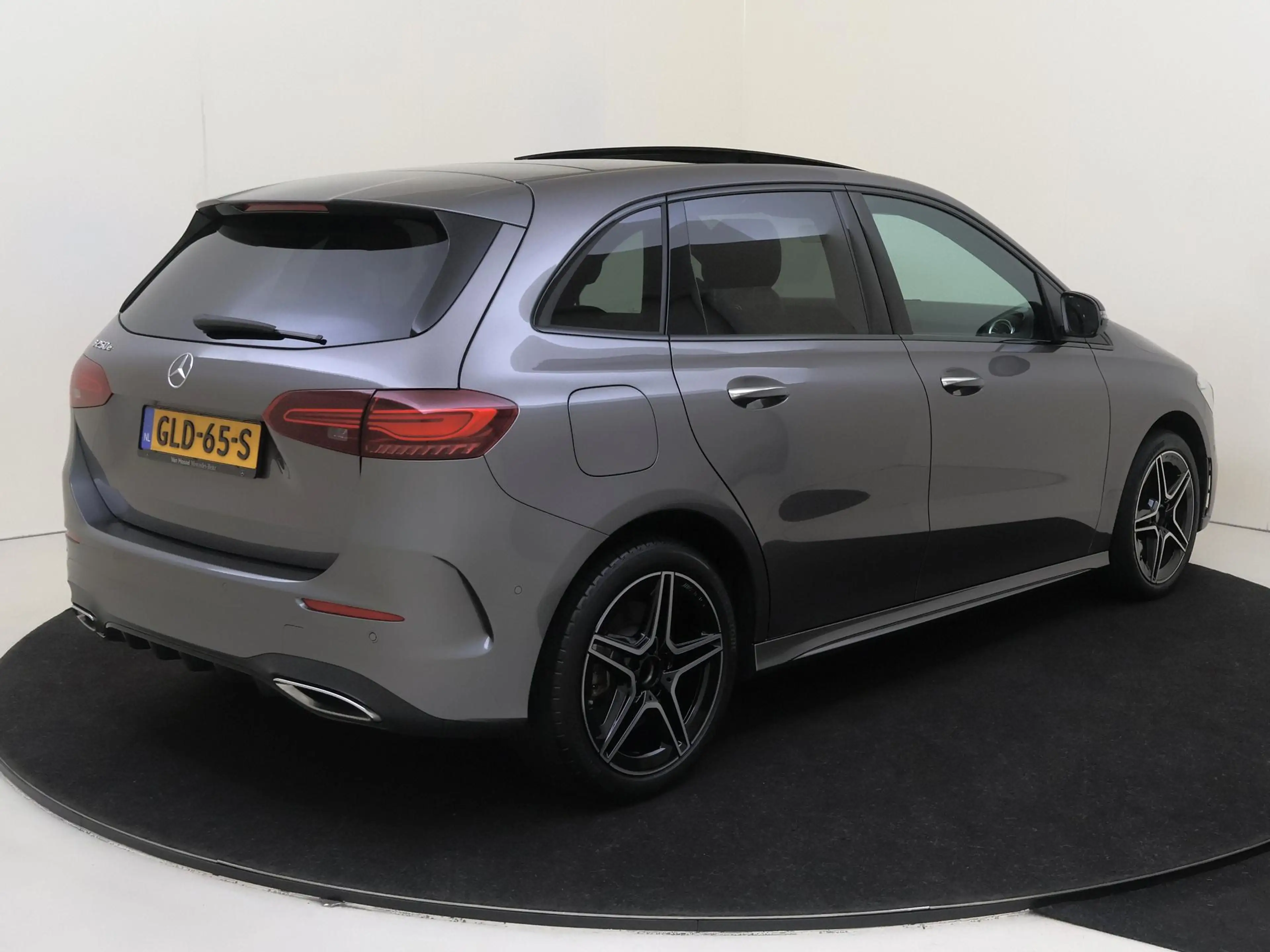 Mercedes-Benz B 250 e Star Edition AMG Line /Panoramadak /Nightpakket — photo 2