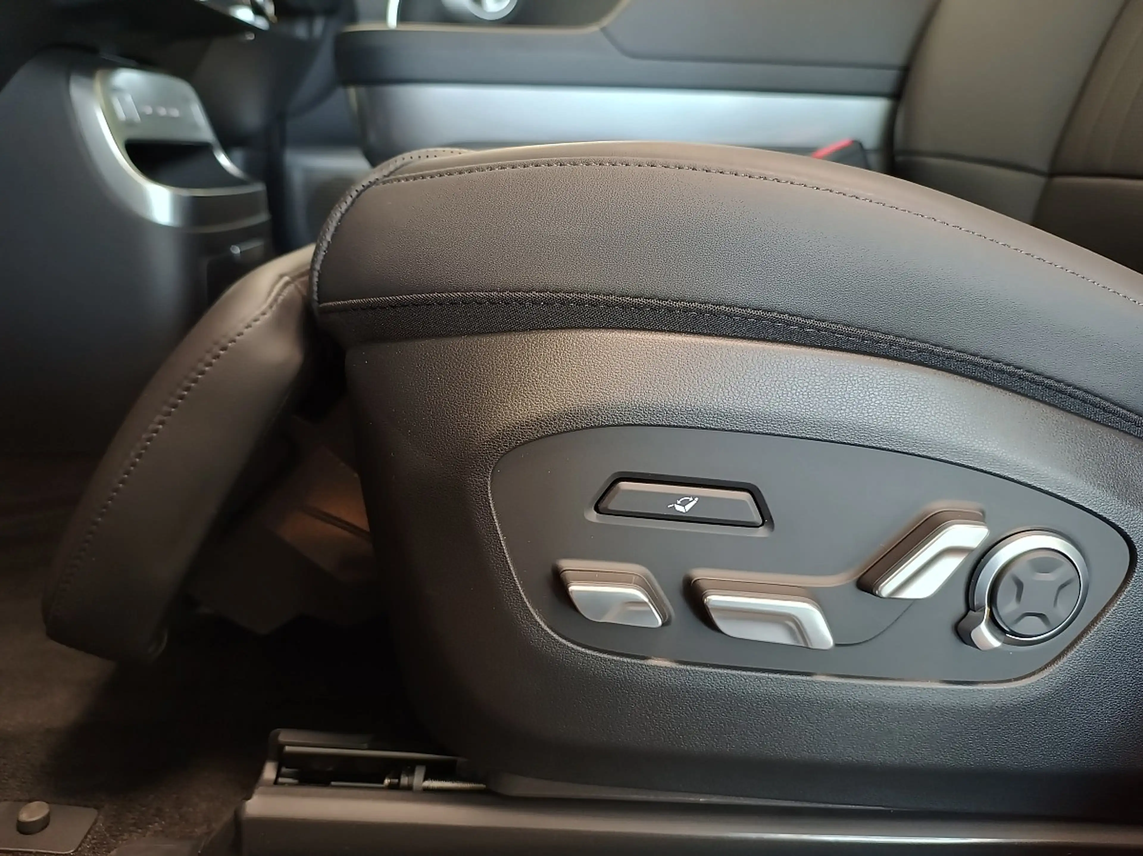 Hyundai IONIQ 9 110kWh 4WD 7Stz. Calligraphy *Matrix* — photo 12