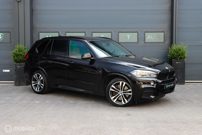BMW X5 M50d|PANO|B&W AUDIO|MEMORY|HUD|SOFT CLOSE|LEDER — photo 4