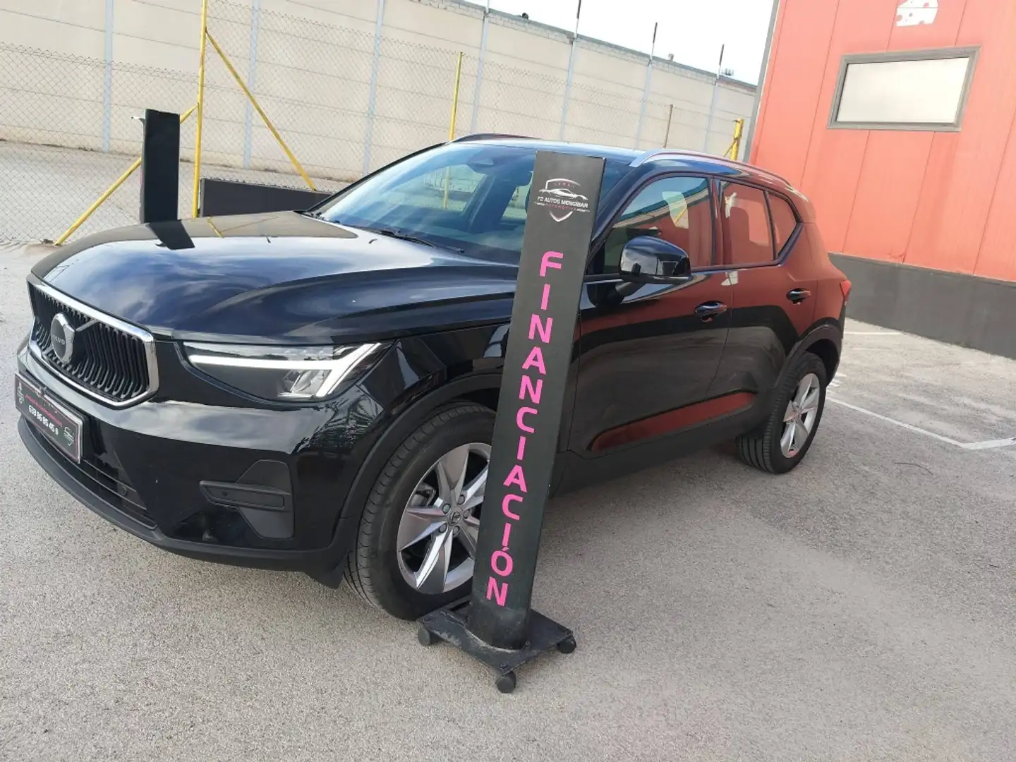 Volvo XC40 B3 Black Edition + Aut. Negro - 2