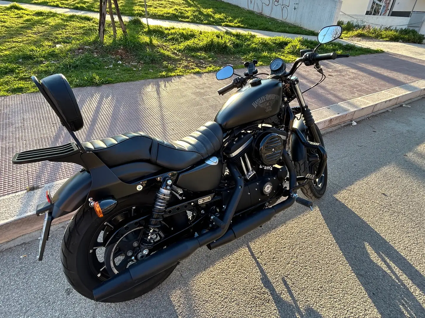 Harley-Davidson Iron 883 Noir - 2