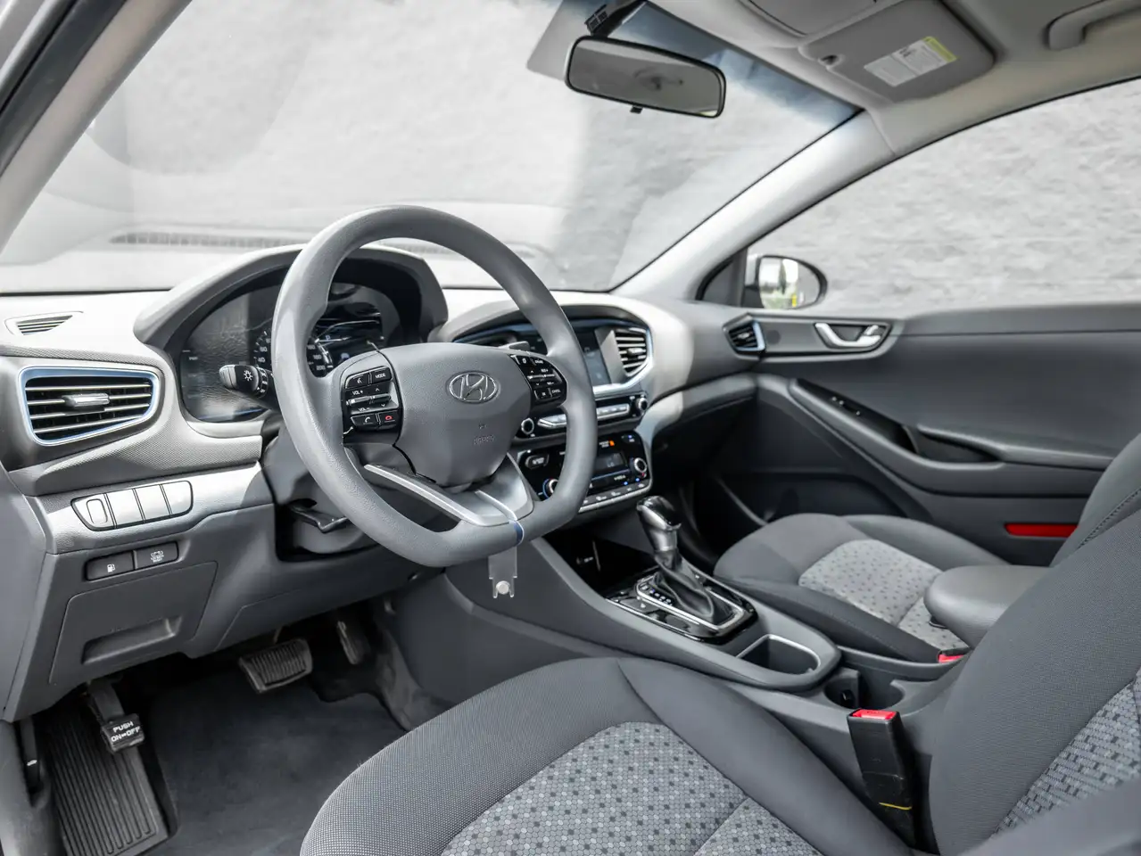 Hyundai IONIQ снимка Hyundai IONIQ