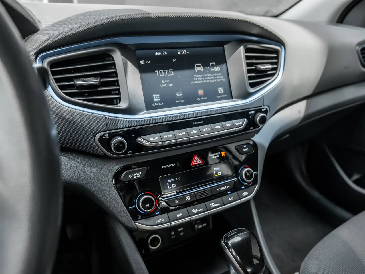 Hyundai IONIQ снимка Hyundai IONIQ