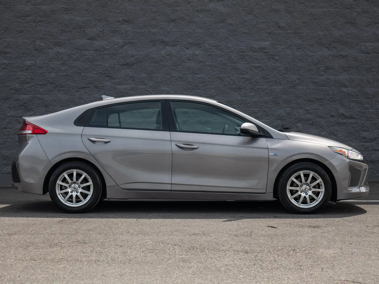 Hyundai IONIQ снимка Hyundai IONIQ