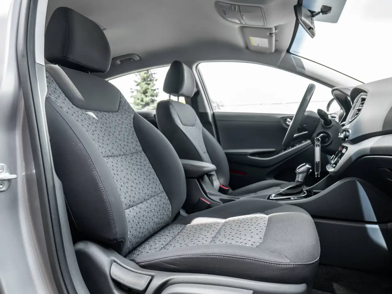 Hyundai IONIQ снимка Hyundai IONIQ