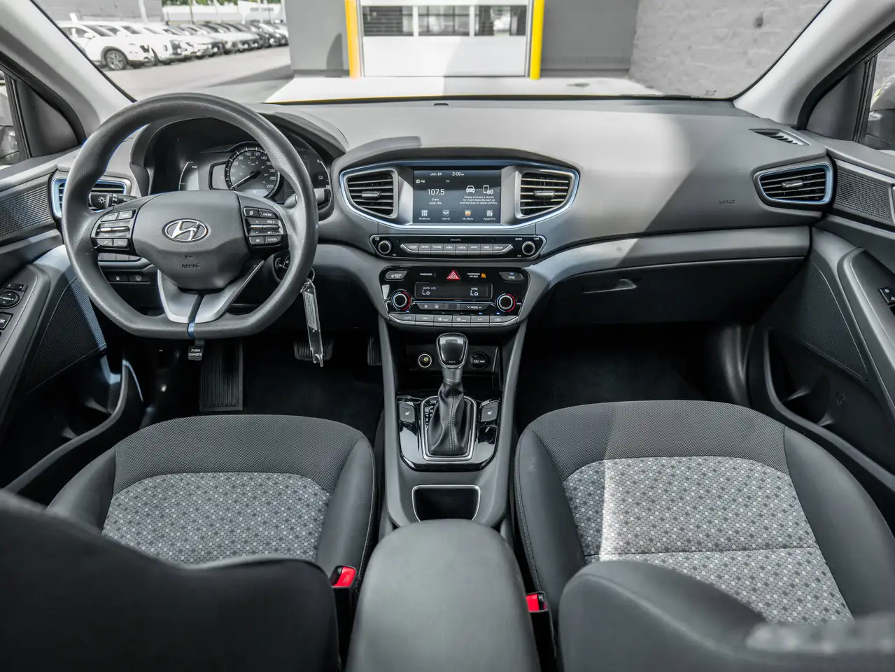 Hyundai IONIQ снимка Hyundai IONIQ