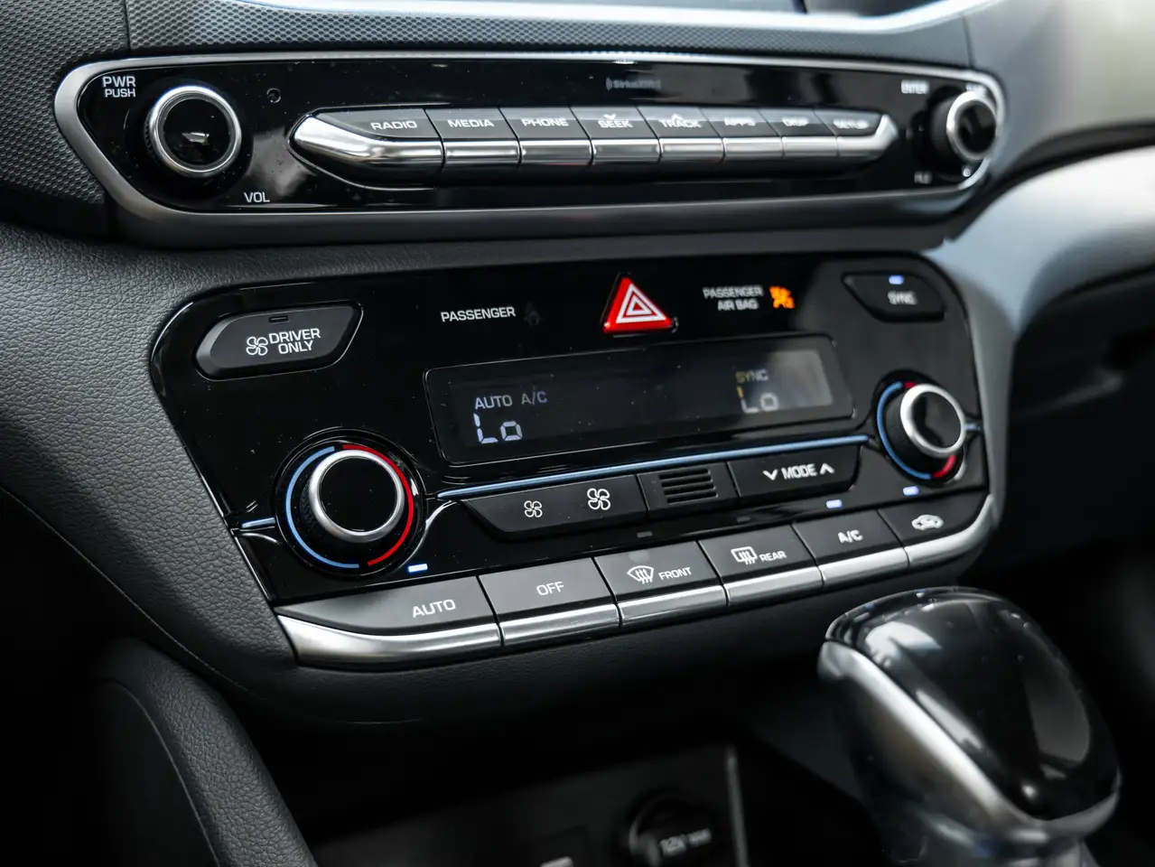 Hyundai IONIQ снимка Hyundai IONIQ