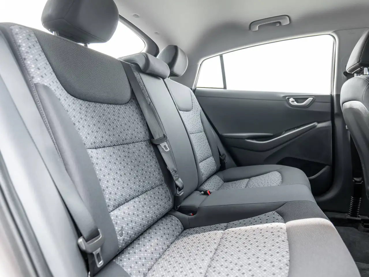 Hyundai IONIQ снимка Hyundai IONIQ