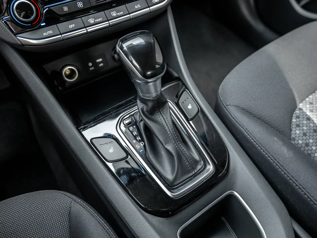 Hyundai IONIQ снимка Hyundai IONIQ