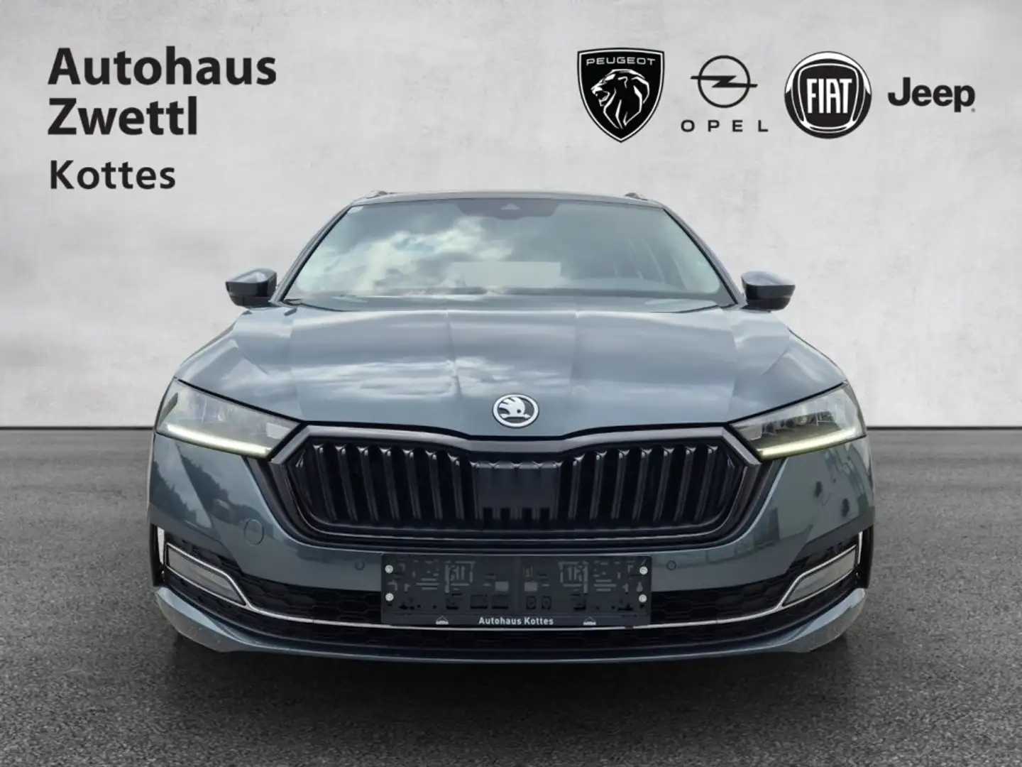 Skoda Octavia Cómbi 2,0 TDI Premium DSG *LED*AHK*SHZ*NAVI* Grau - 2