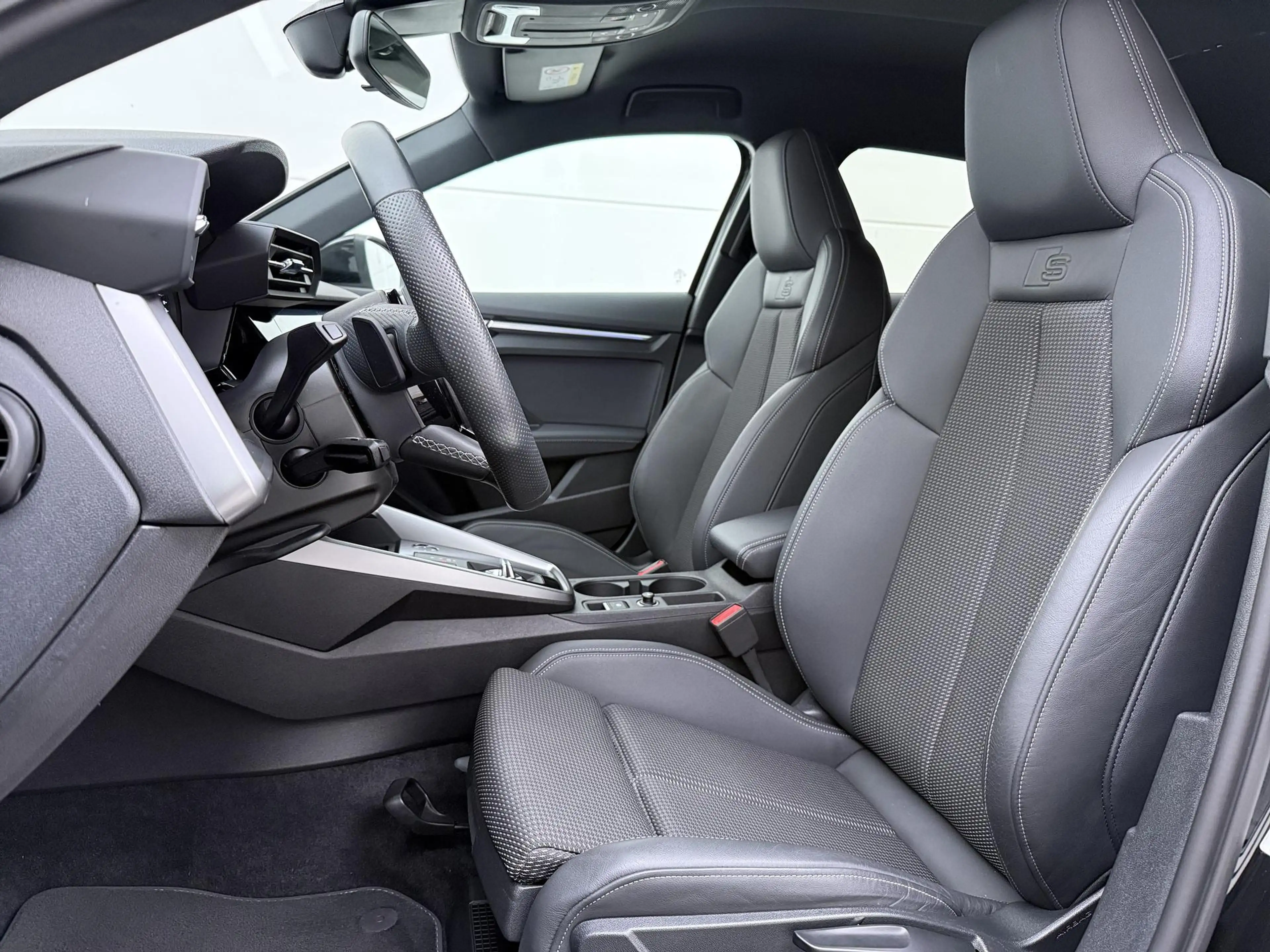 Audi A3 Sportback 30 TFSI S-line | Full LED | Stoelverwarm — photo 4