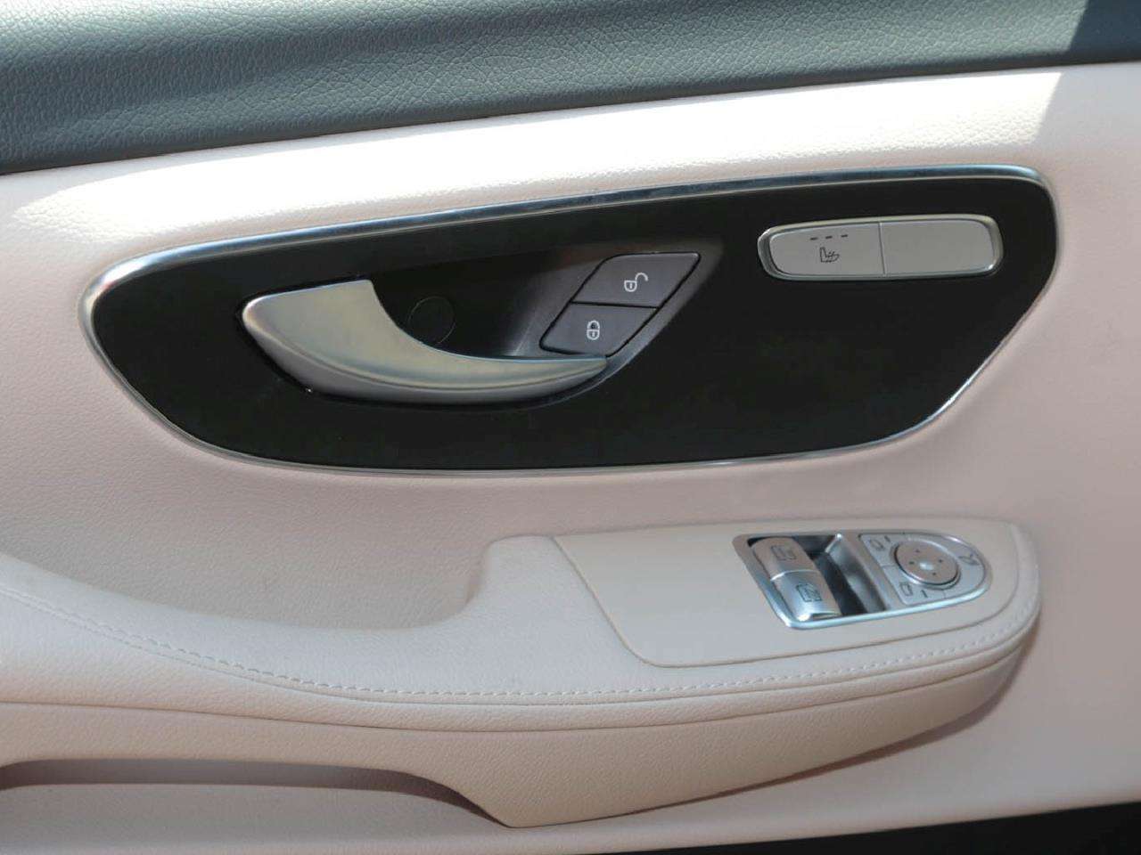 Mercedes-Benz V 250