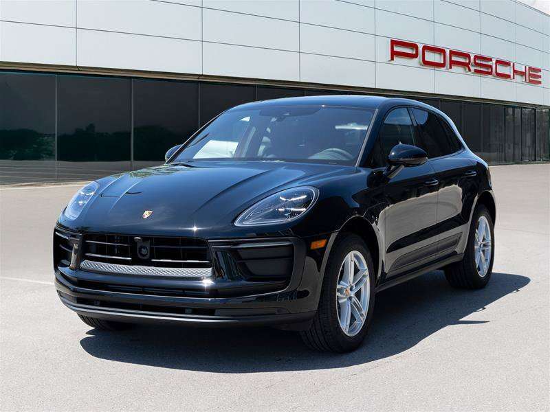 2025 Porsche Macan Base Black