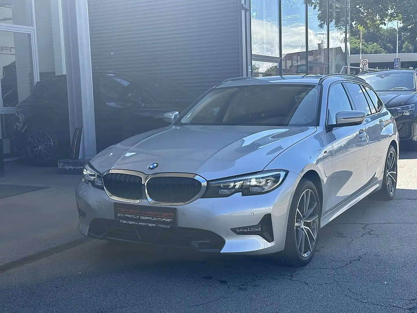 BMW 320 e PHEV xDrive Touring Aut. Sportline Silber - 2