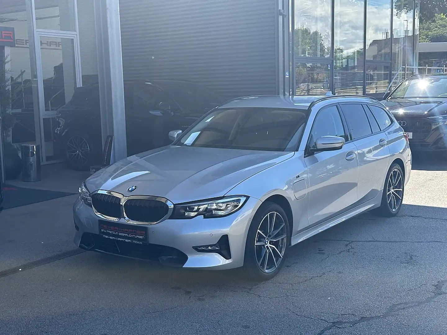 BMW 320 e PHEV xDrive Touring Aut. Sportline Silber - 1