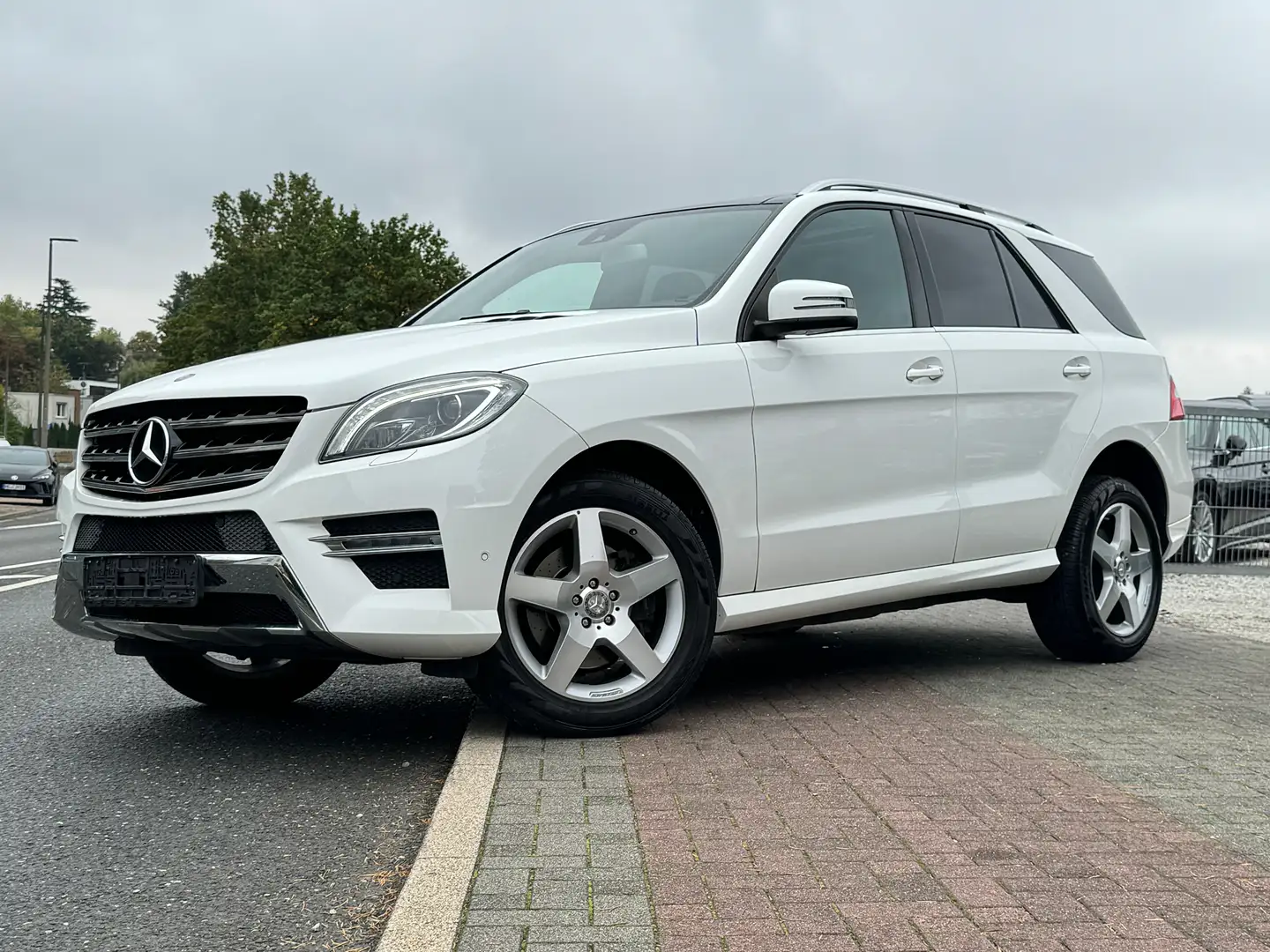Mercedes-Benz ML 250 CDI BlueTech Amg line Panorama Unfallfrei Totwinke Weiß - 1