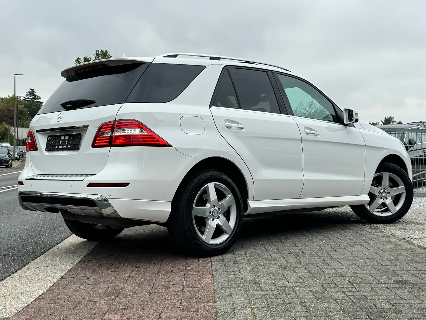 Mercedes-Benz ML 250 CDI BlueTech Amg line Panorama Unfallfrei Totwinke Weiß - 2