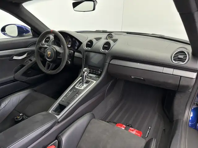 Porsche Cayman view 13