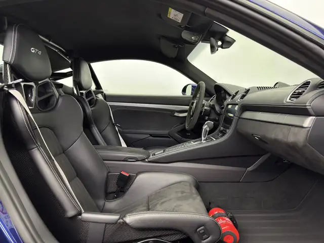 Porsche Cayman view 14